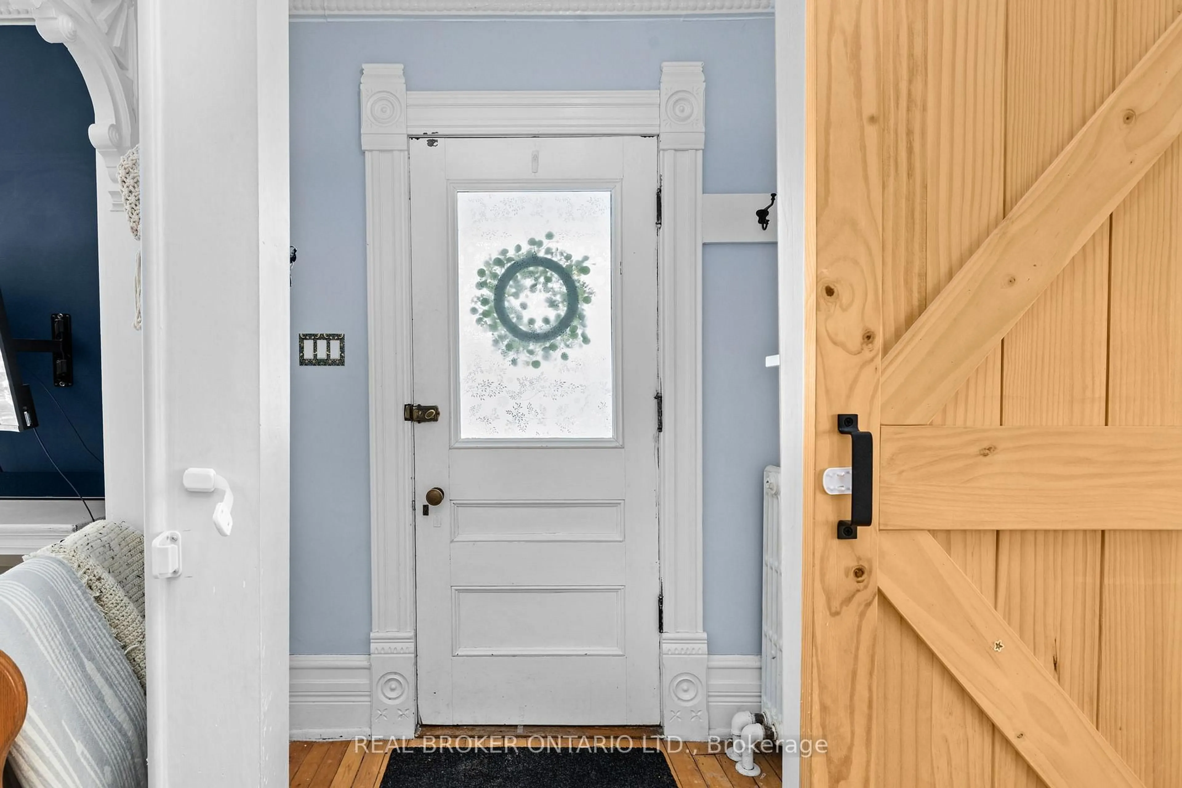 Indoor entryway for 12388 County  18 Rd, South Dundas Ontario K0C 2H0