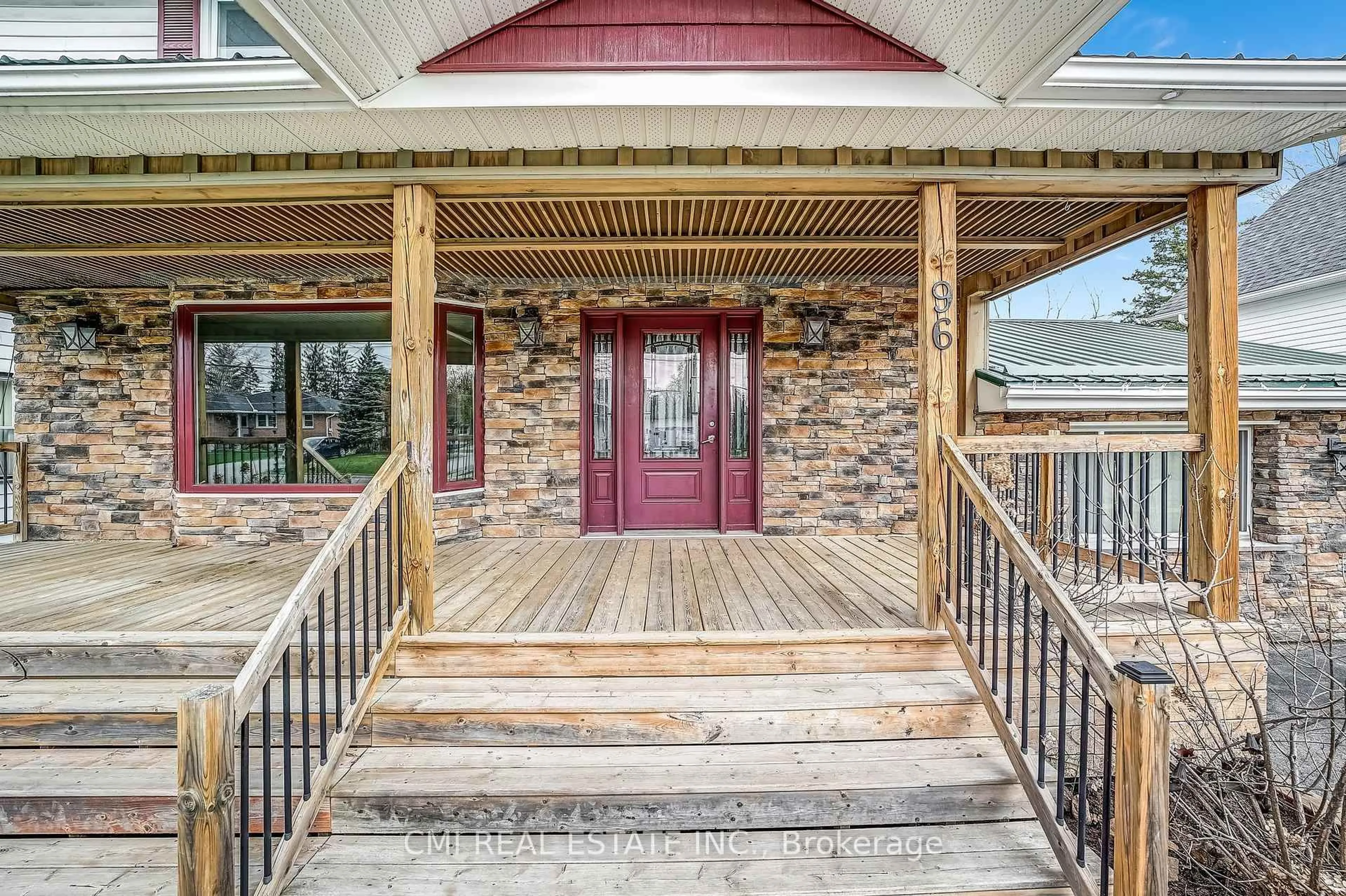 Indoor entryway for 96 Elgin St, Kawartha Lakes Ontario K9V 3W7