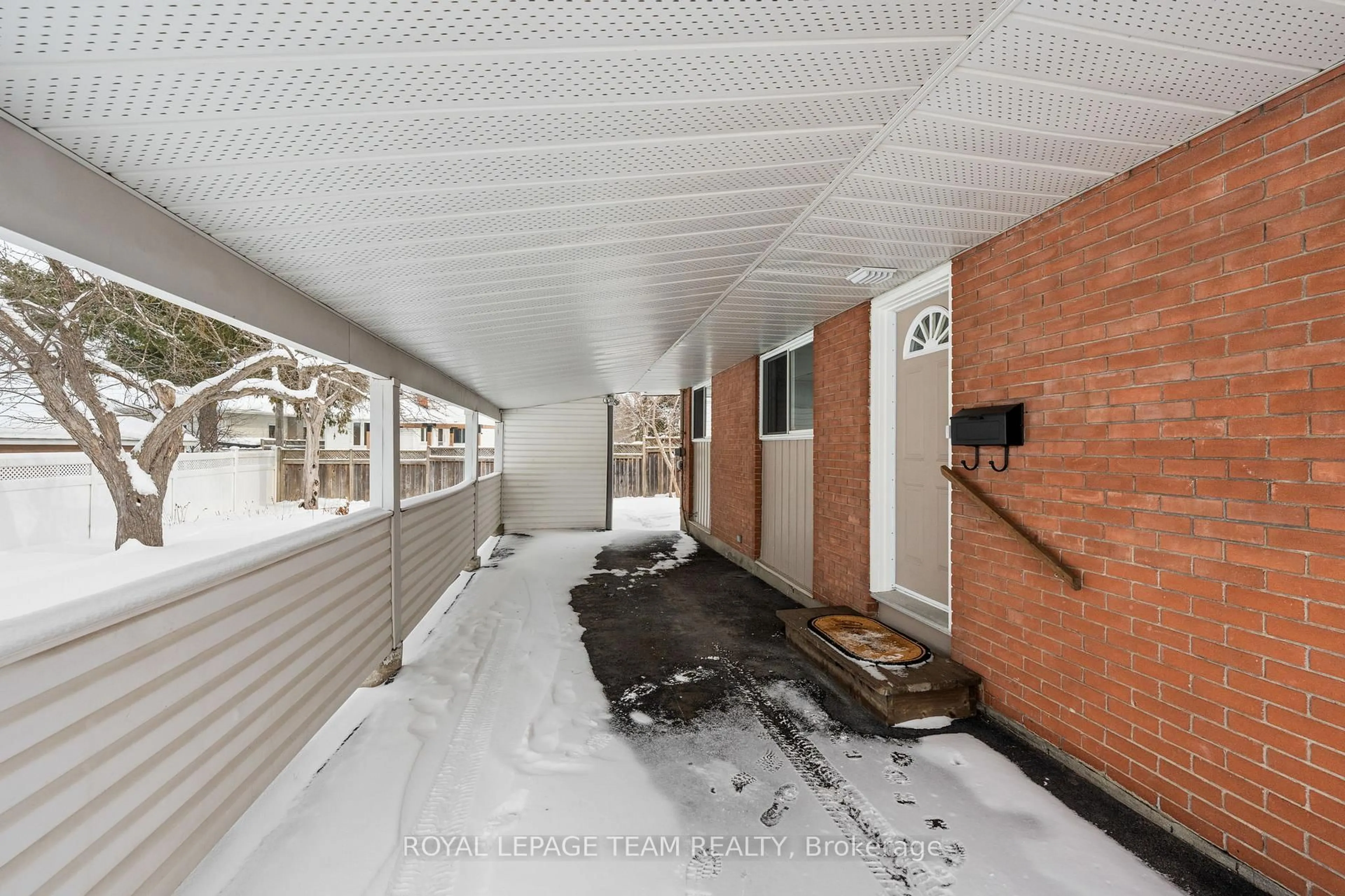 Unknown for 3 Domus Cres, Nepean Ontario K2H 6A3