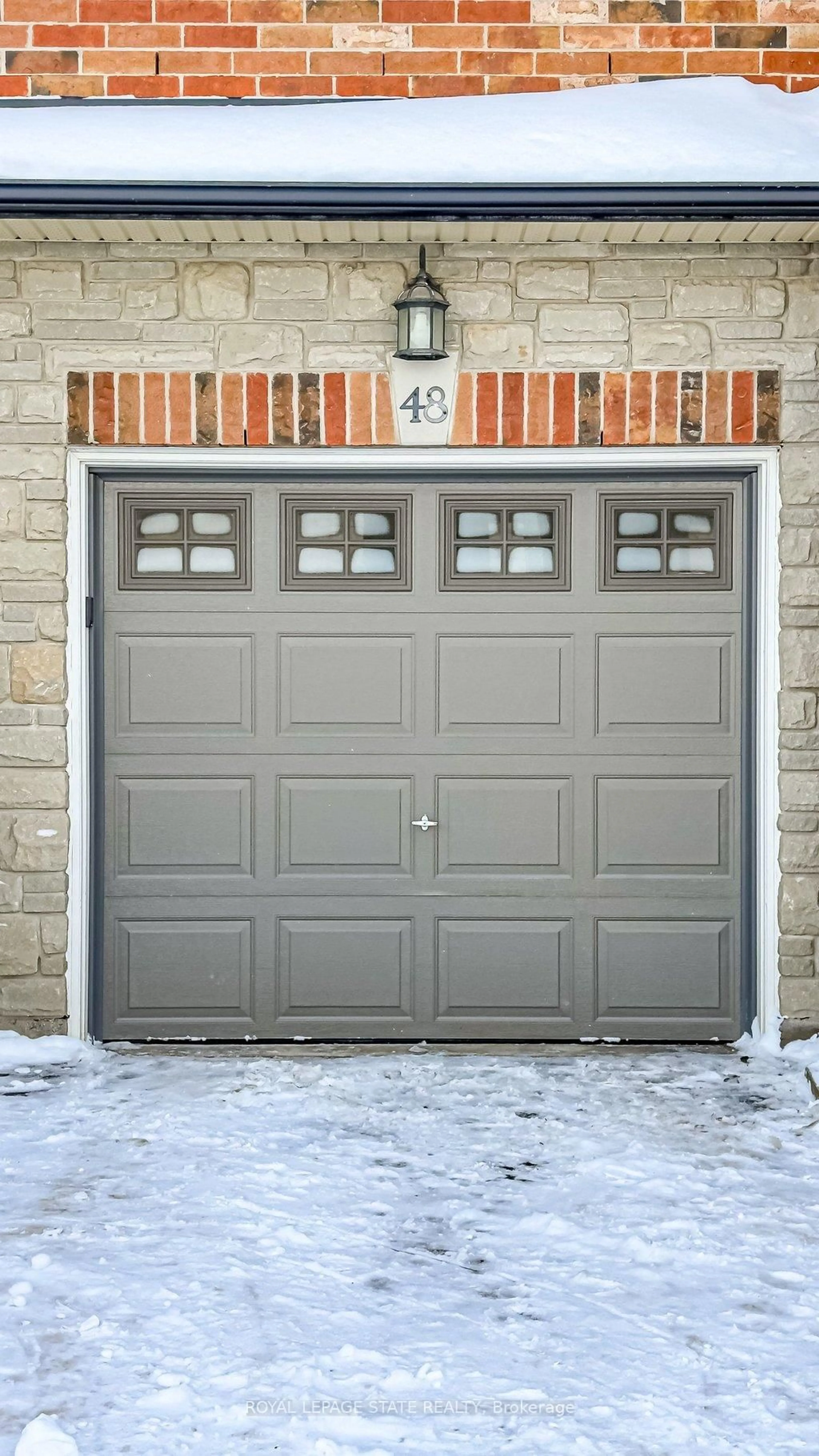 Indoor garage for 60 Cloverleaf Dr #48, Hamilton Ontario L9K 1S8