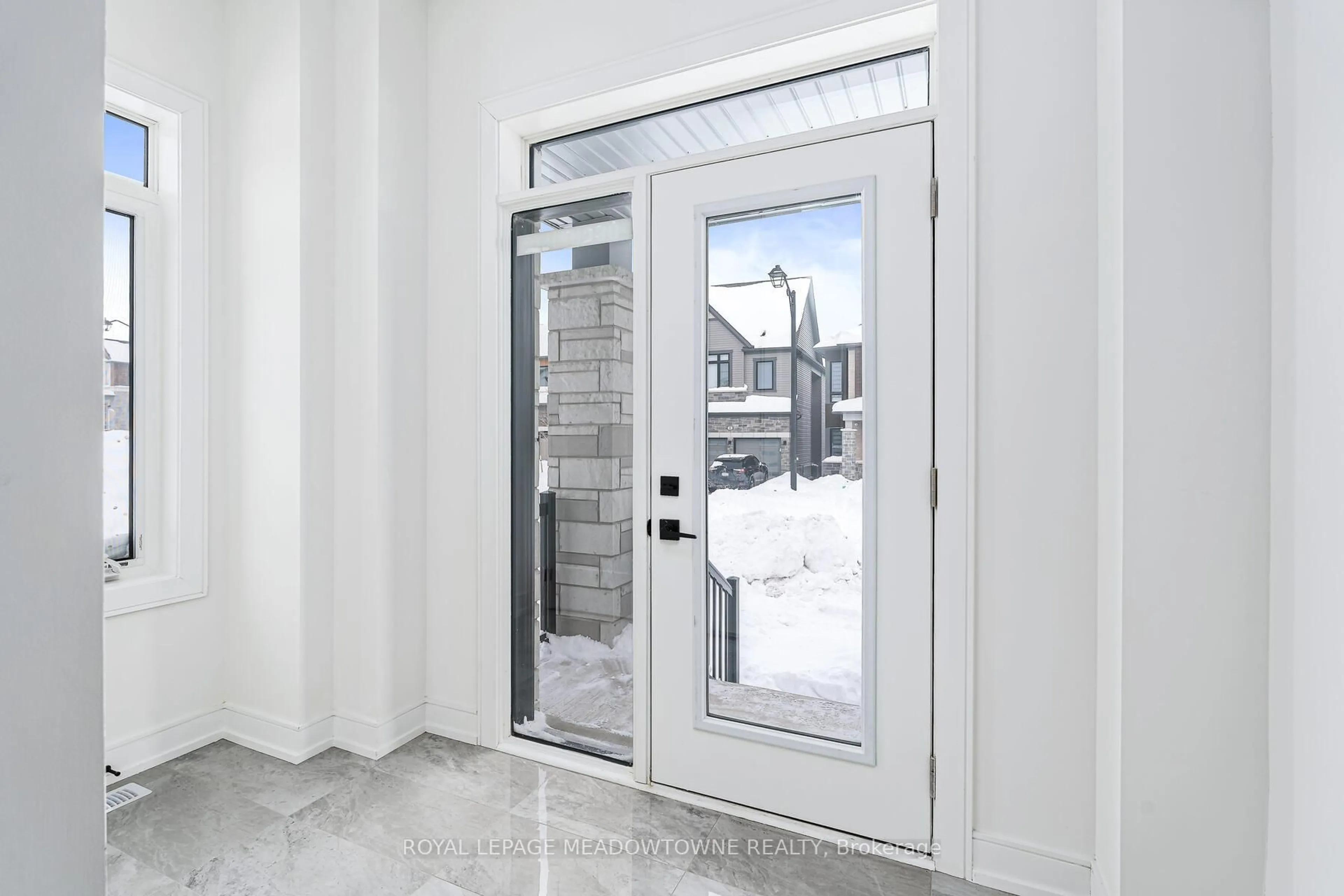 Indoor entryway for 43 Henshaw Dr, Erin Ontario N0B 1T0