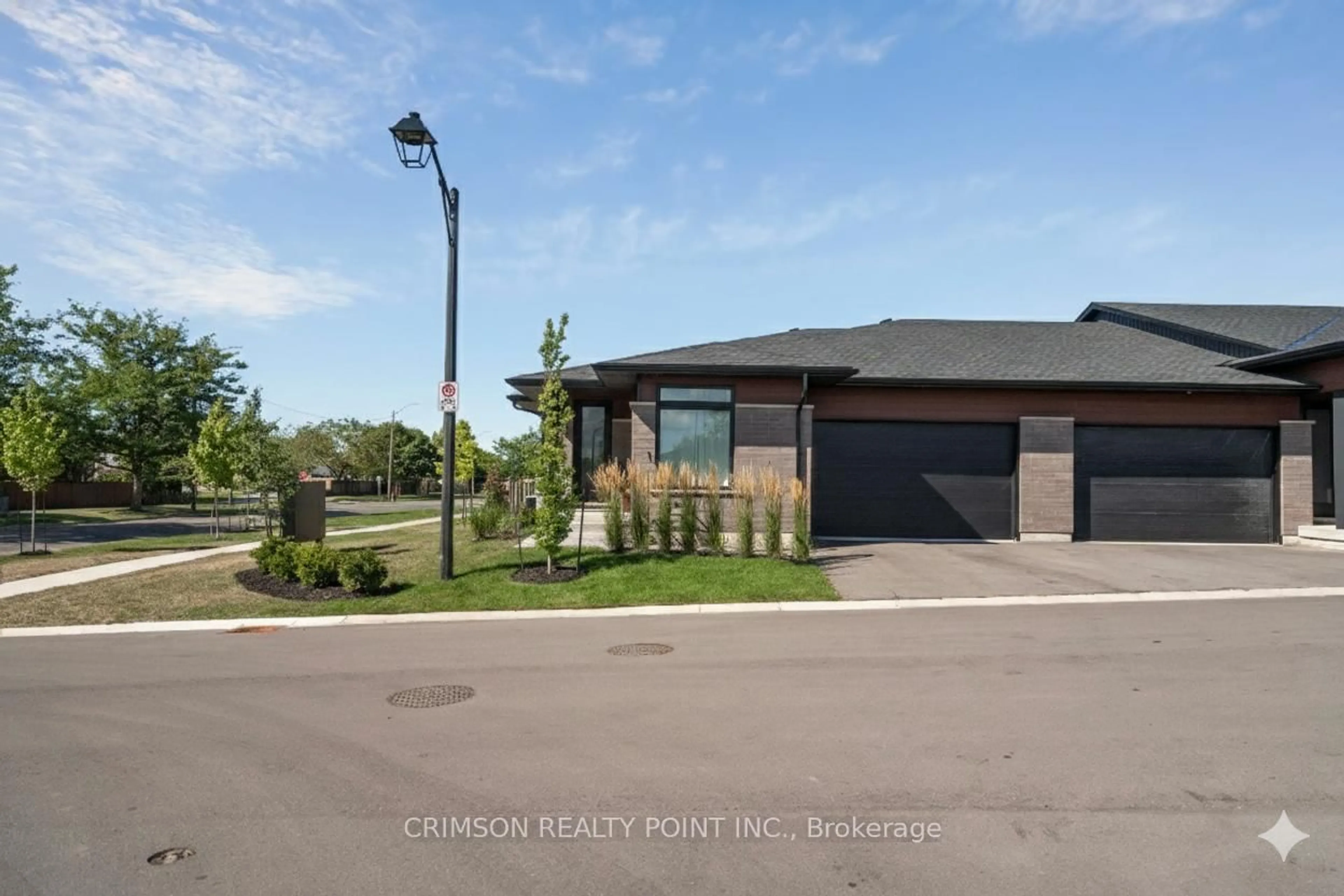 A pic from outside/outdoor area/front of a property/back of a property/a pic from drone, street for 300 Richmond St #1, Thorold Ontario L2V 5B9