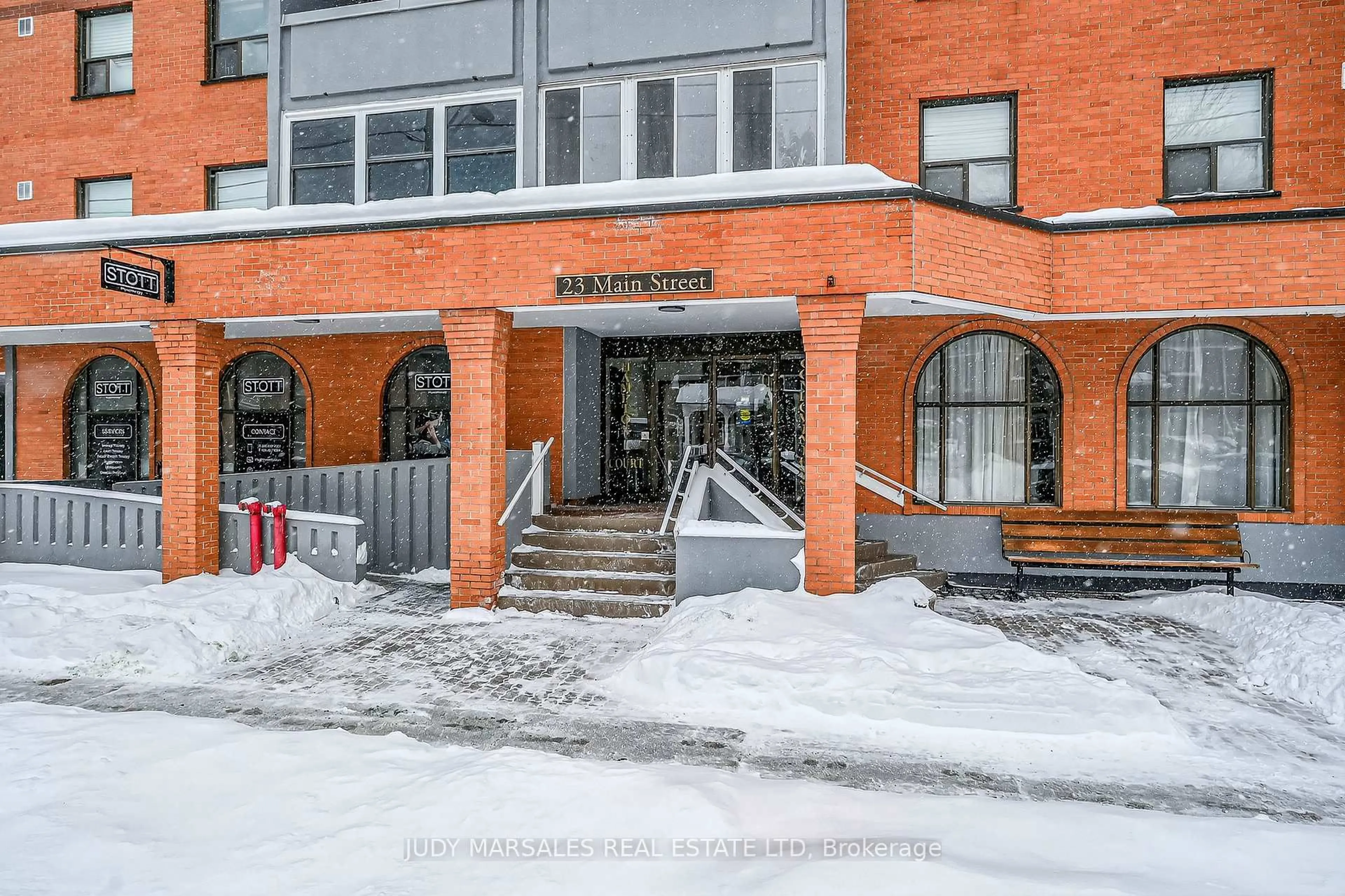 Indoor foyer for 23 Main St #507, Hamilton Ontario L9H 2P7