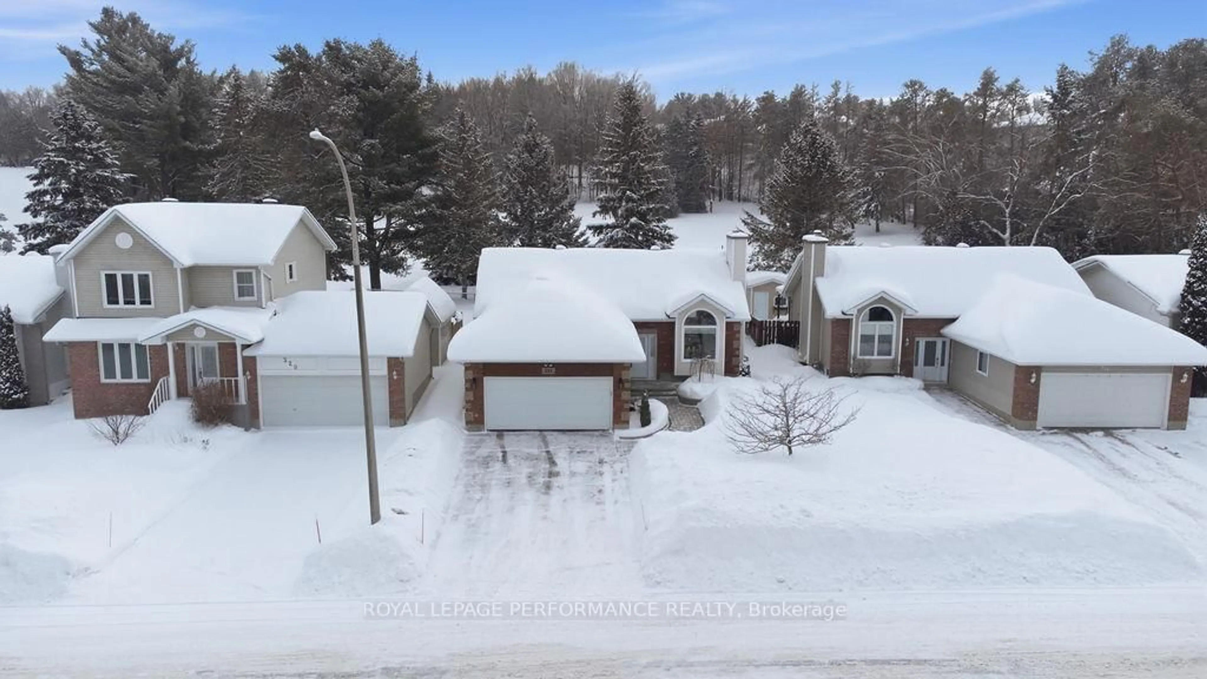 A pic from outside/outdoor area/front of a property/back of a property/a pic from drone, street for 333 Bonavista St, Clarence-Rockland Ontario K4K 1N7