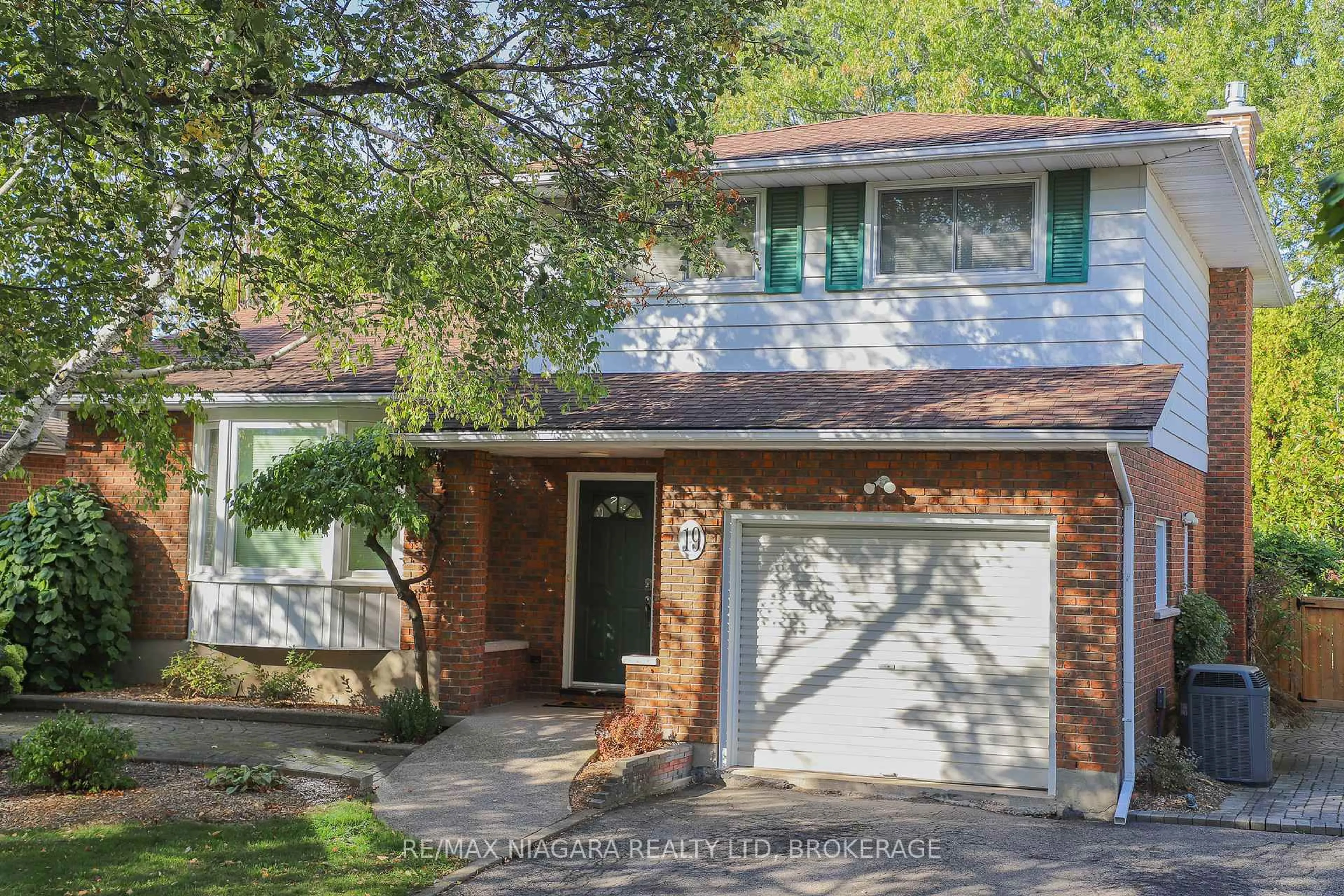 Home with brick exterior material, street for 19 Jessica Dr, St. Catharines Ontario L2M 6V9