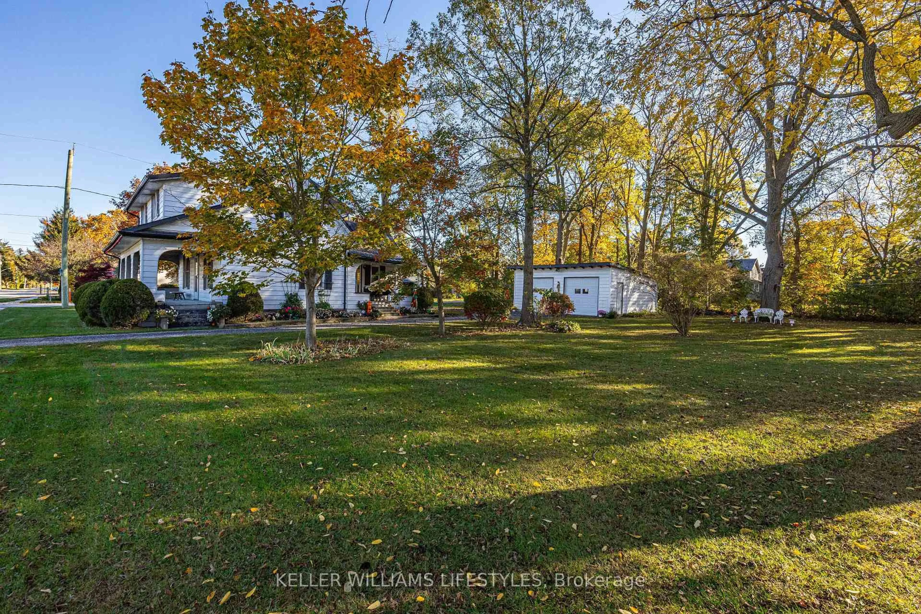 A pic from outside/outdoor area/front of a property/back of a property/a pic from drone, unknown for 136 Queen St, North Middlesex Ontario N0M 1A0