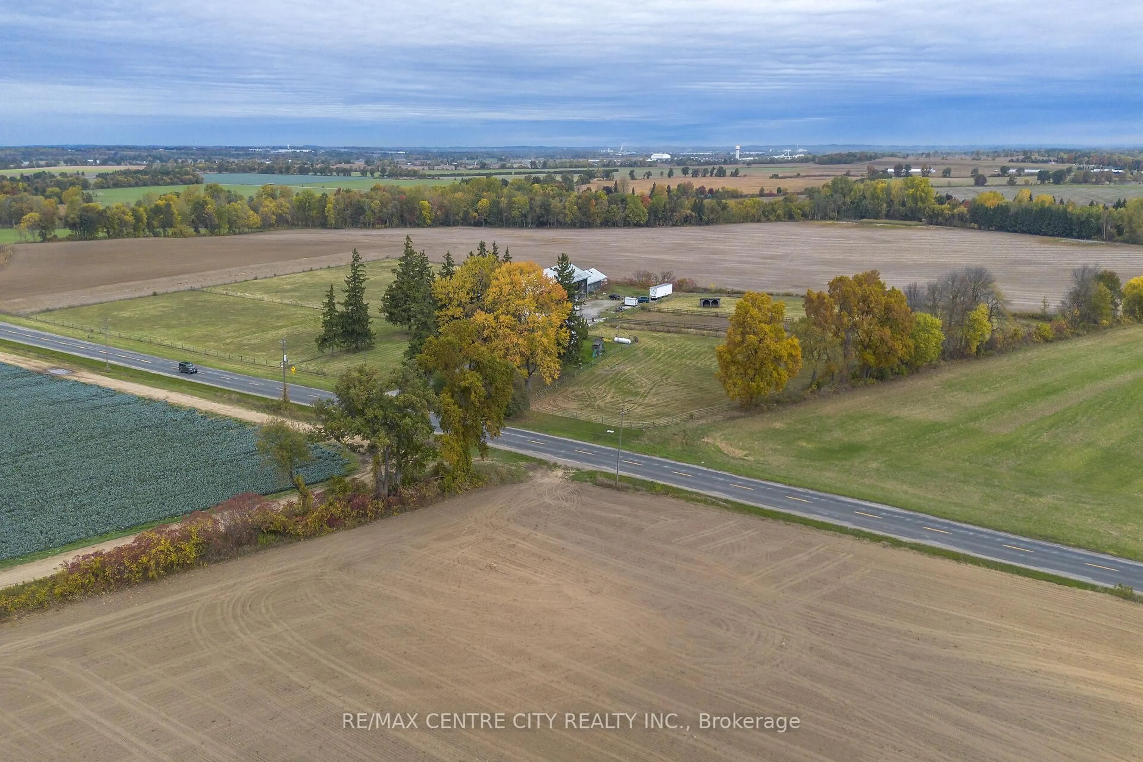 A pic from outside/outdoor area/front of a property/back of a property/a pic from drone, water/lake/river/ocean view for 413 Ellis Ave, Brant Ontario N3R 0B8
