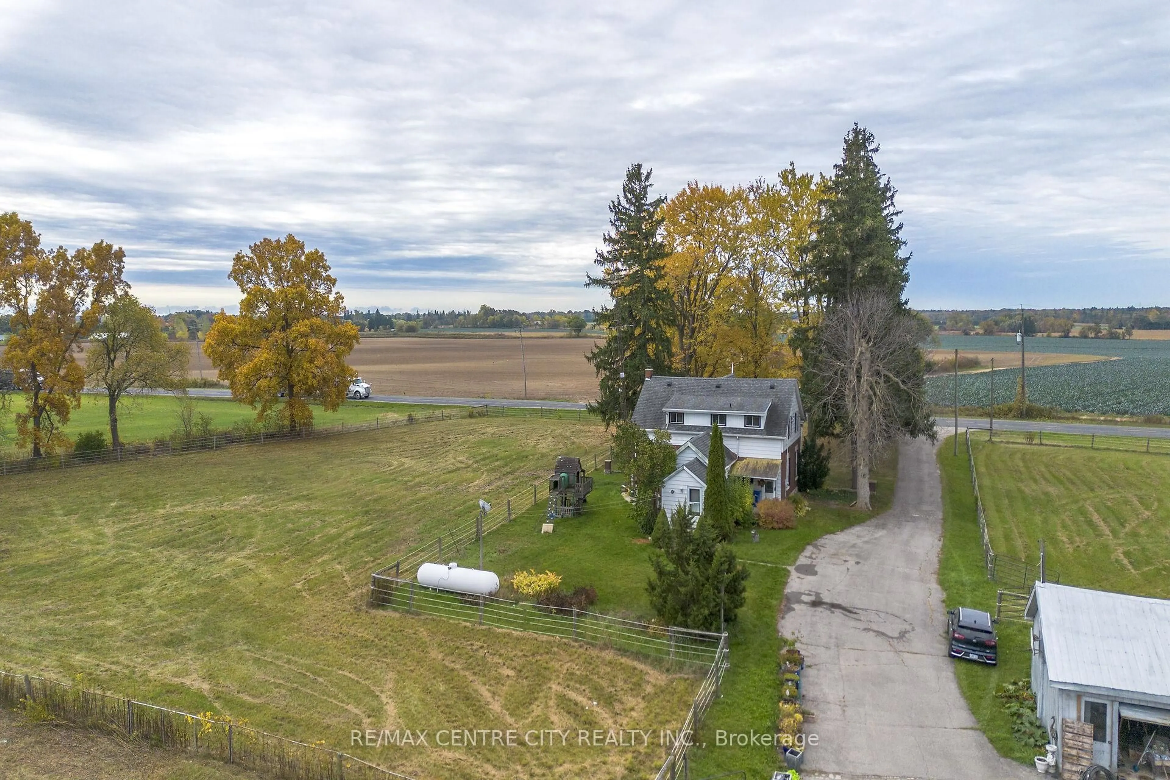 A pic from outside/outdoor area/front of a property/back of a property/a pic from drone, unknown for 413 Ellis Ave, Brant Ontario N3R 0B8