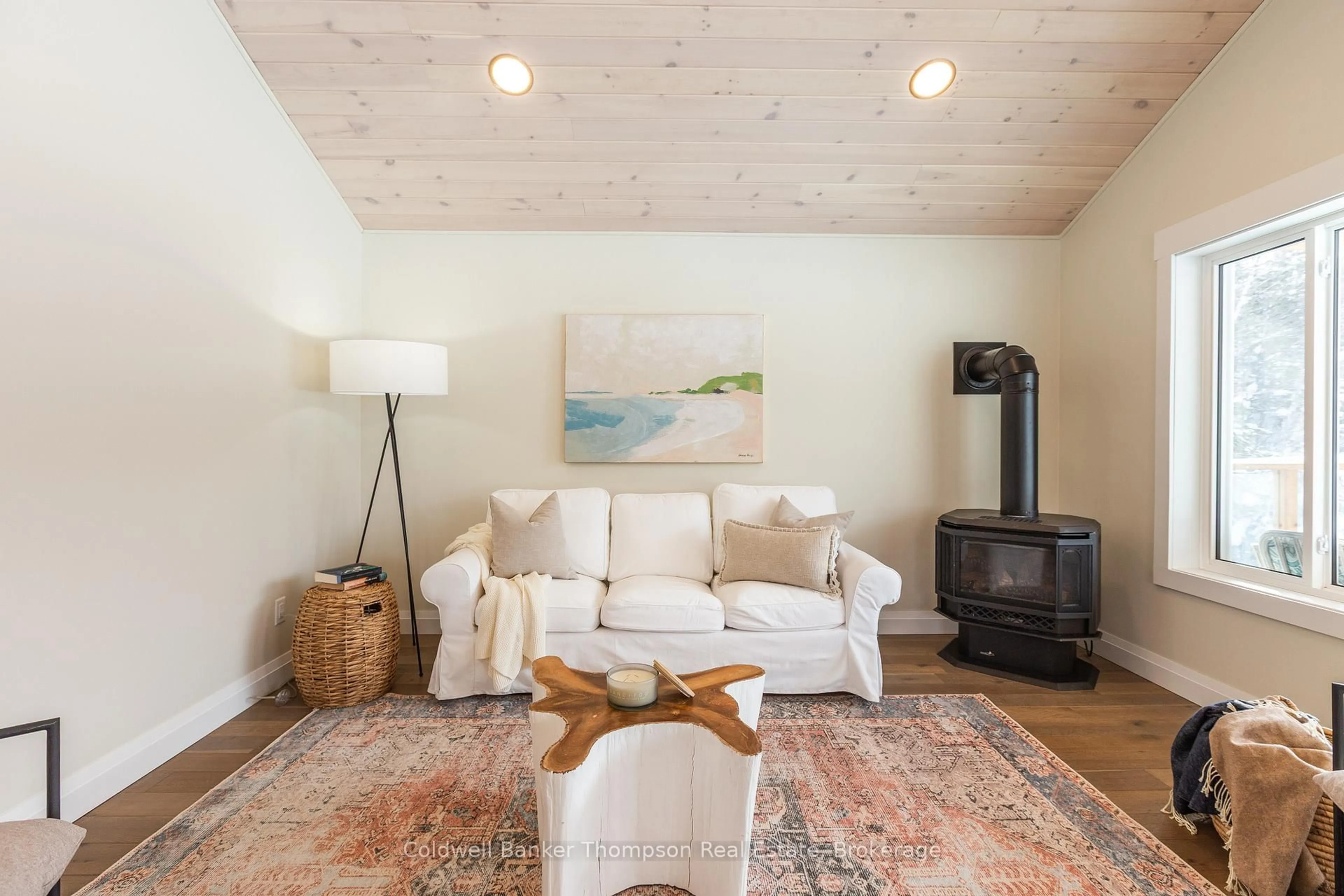 Living room with furniture, wood/laminate floor for 255 Eighth Ave, McMurrich/Monteith Ontario P0A 1Y0