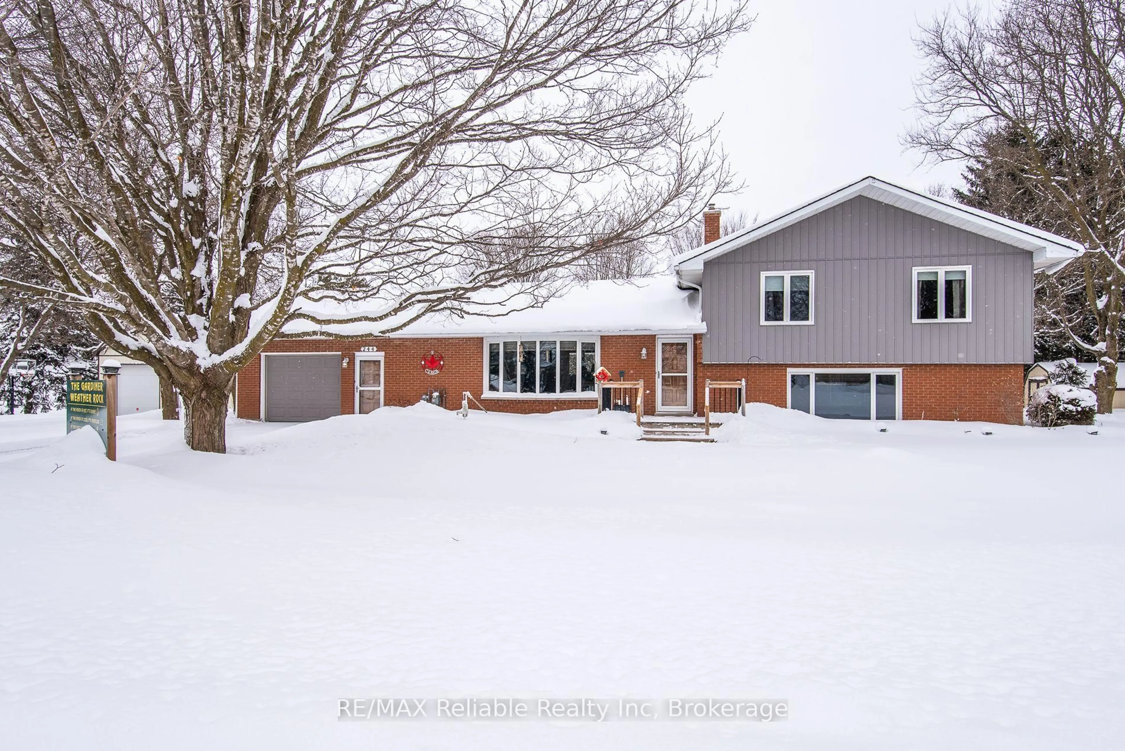 A pic from outside/outdoor area/front of a property/back of a property/a pic from drone, street for 244 Elizabeth St, Central Huron Ontario N0M 2H0