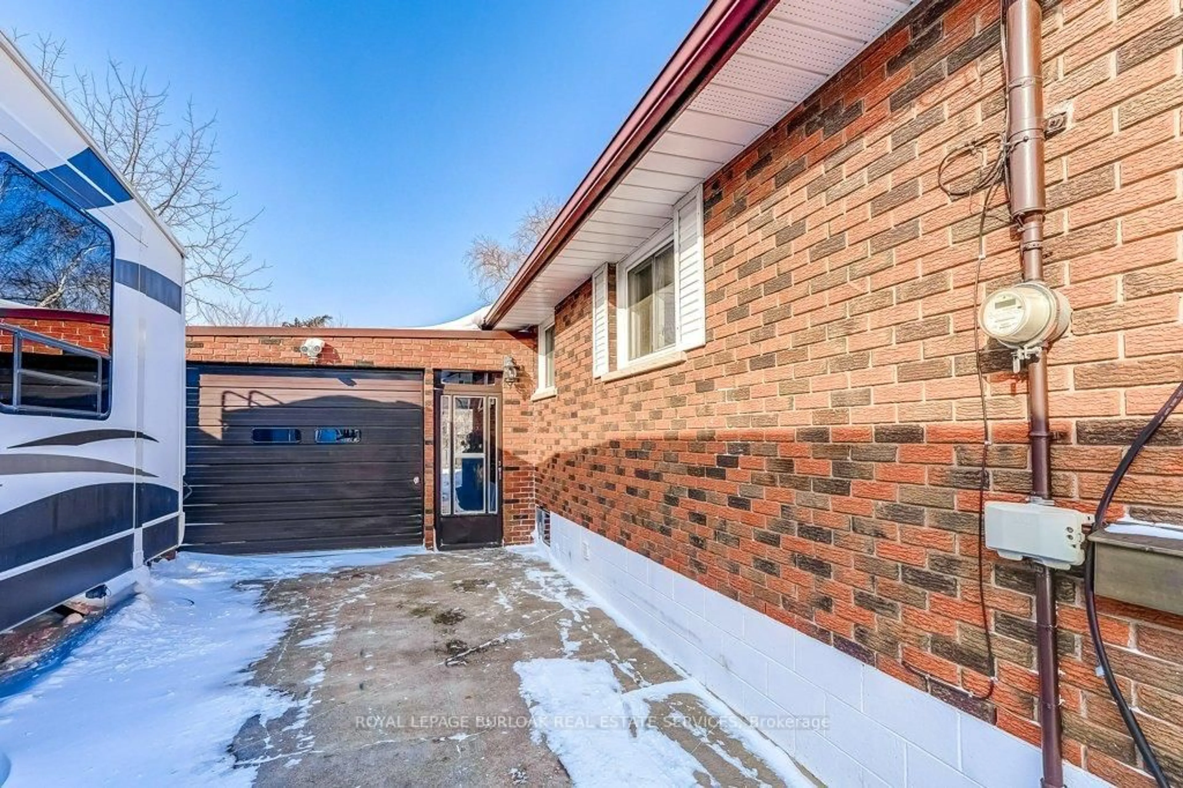 Home with brick exterior material, street for 79 Fairview Rd, Grimsby Ontario L3M 3L6