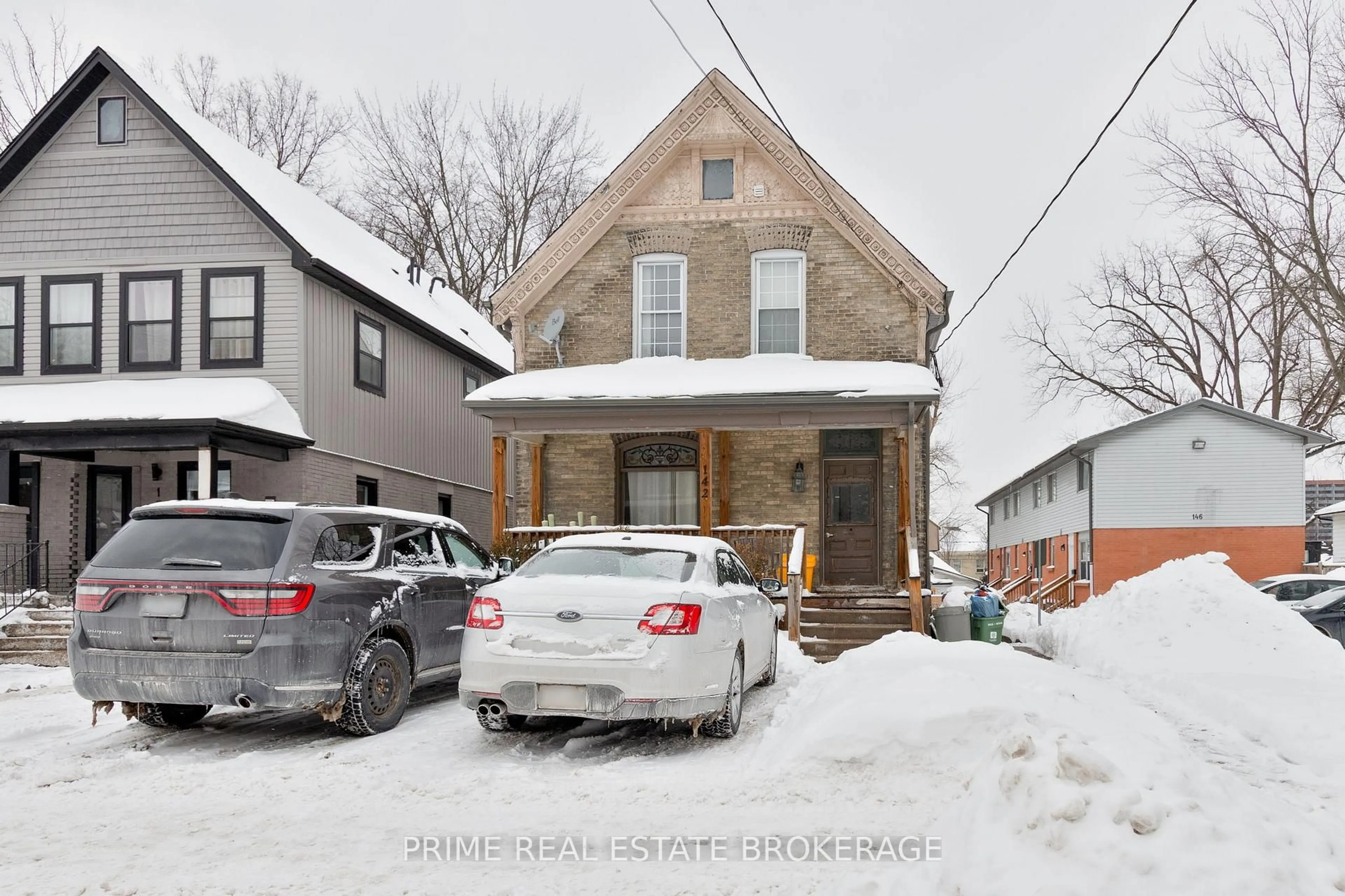 A pic from outside/outdoor area/front of a property/back of a property/a pic from drone, street for 142 John St, London East Ontario N6A 1N8