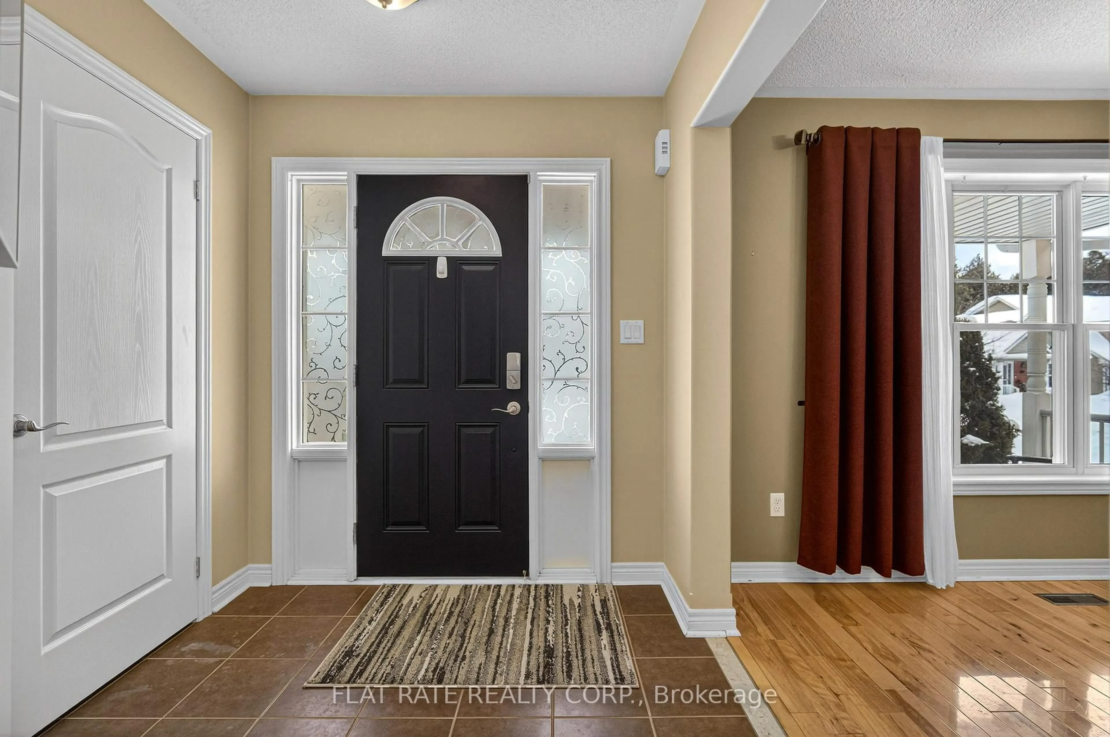 Indoor entryway for 169 BOWEN Dr, Peterborough Ontario K9H 0B9