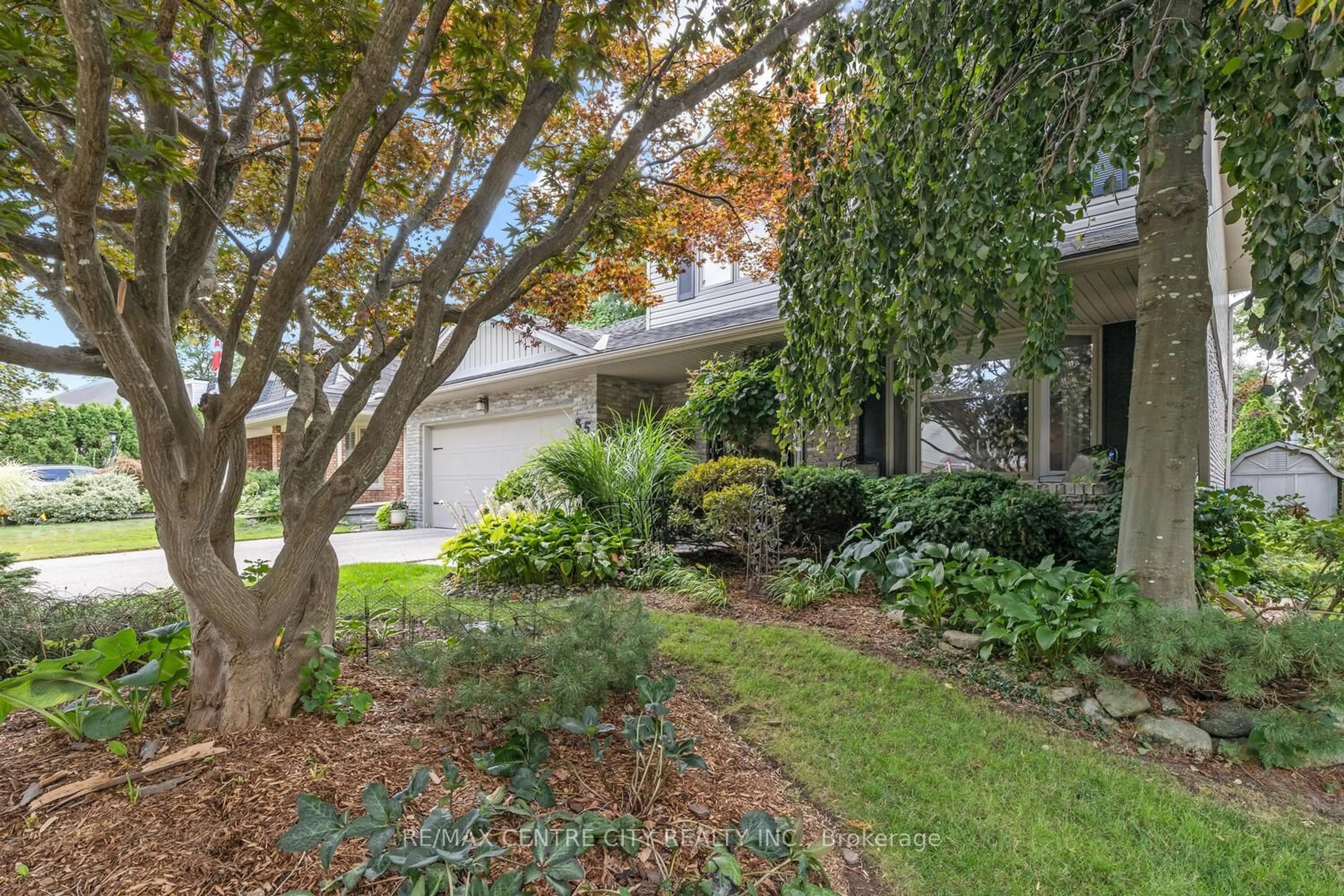 Unknown for 35 Pinegrove Cres, London South Ontario N6J 3Y8