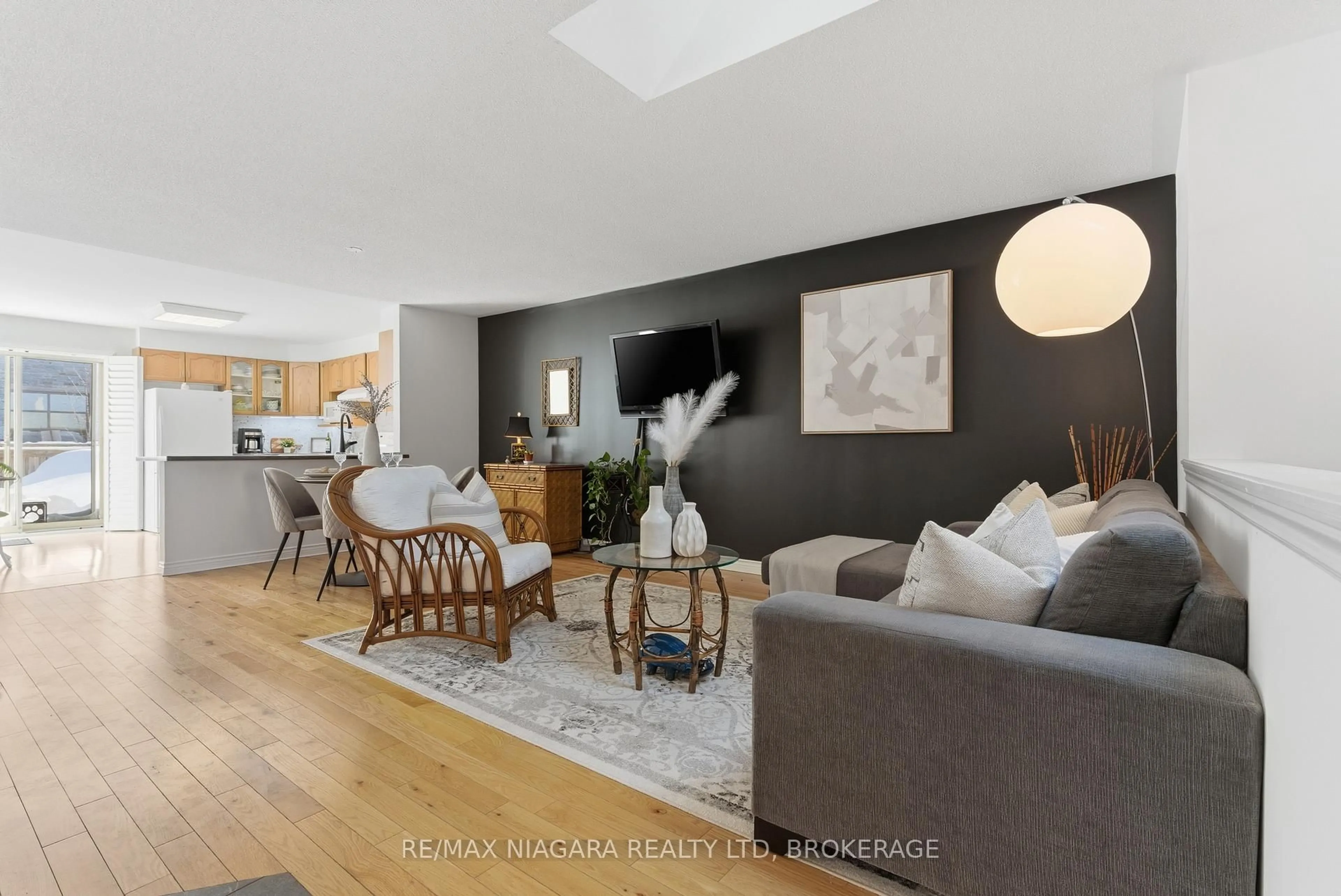 Living room with furniture, unknown for 165 Main St #14, Grimsby Ontario L3M 1P2