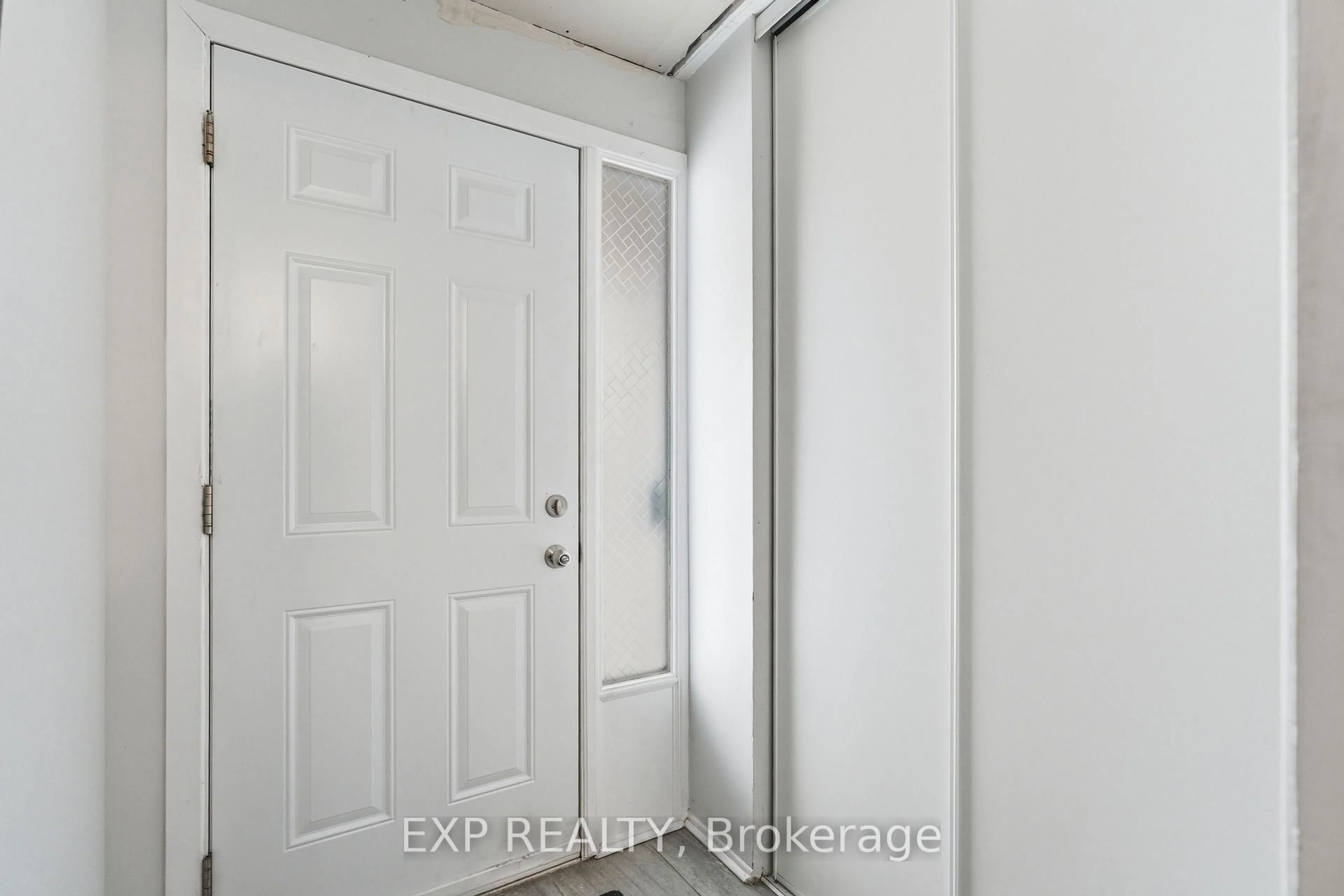Indoor entryway for 3333 MCCARTHY Rd #33, Ottawa Ontario K1V 9X5
