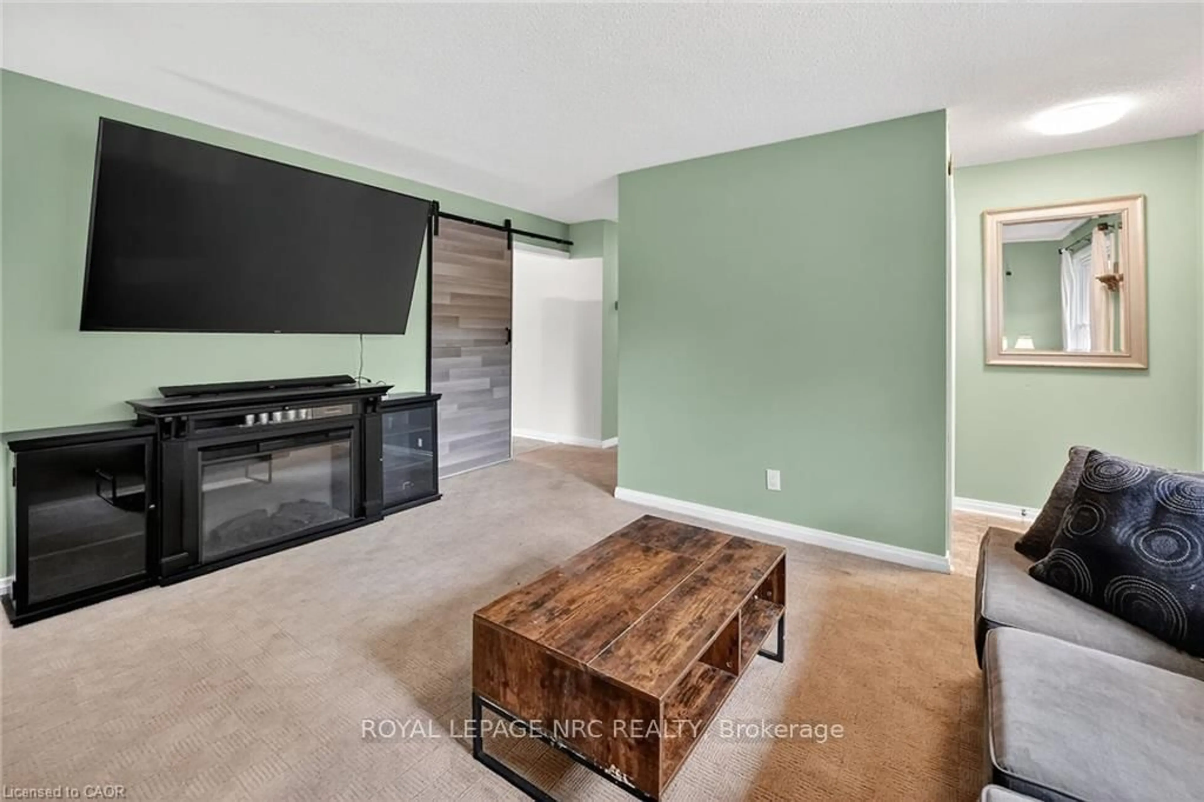 Living room with furniture, unknown for 6556 Leawood Crt, Niagara Falls Ontario L2G 7C4