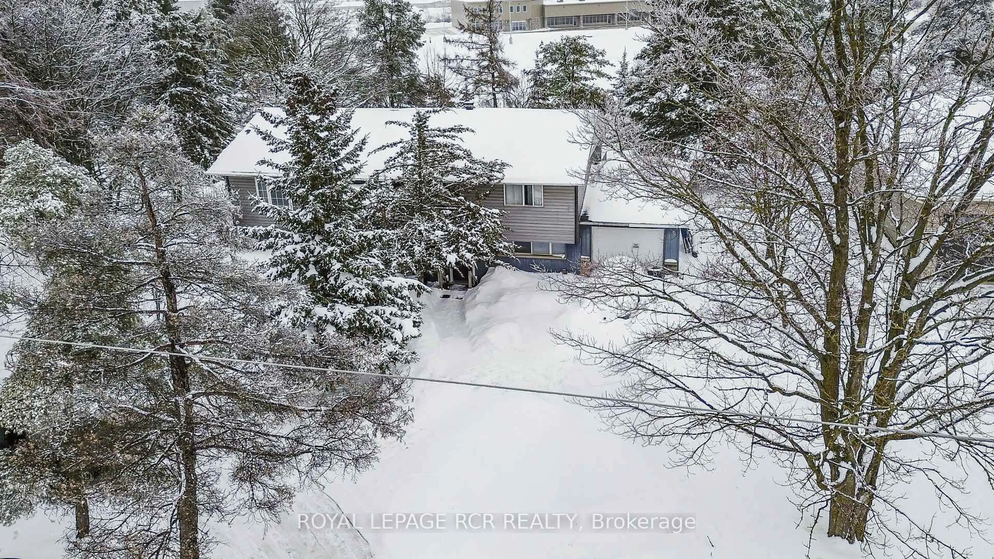 A pic from outside/outdoor area/front of a property/back of a property/a pic from drone, street for 707 Victoria St, Shelburne Ontario L9V 3M5