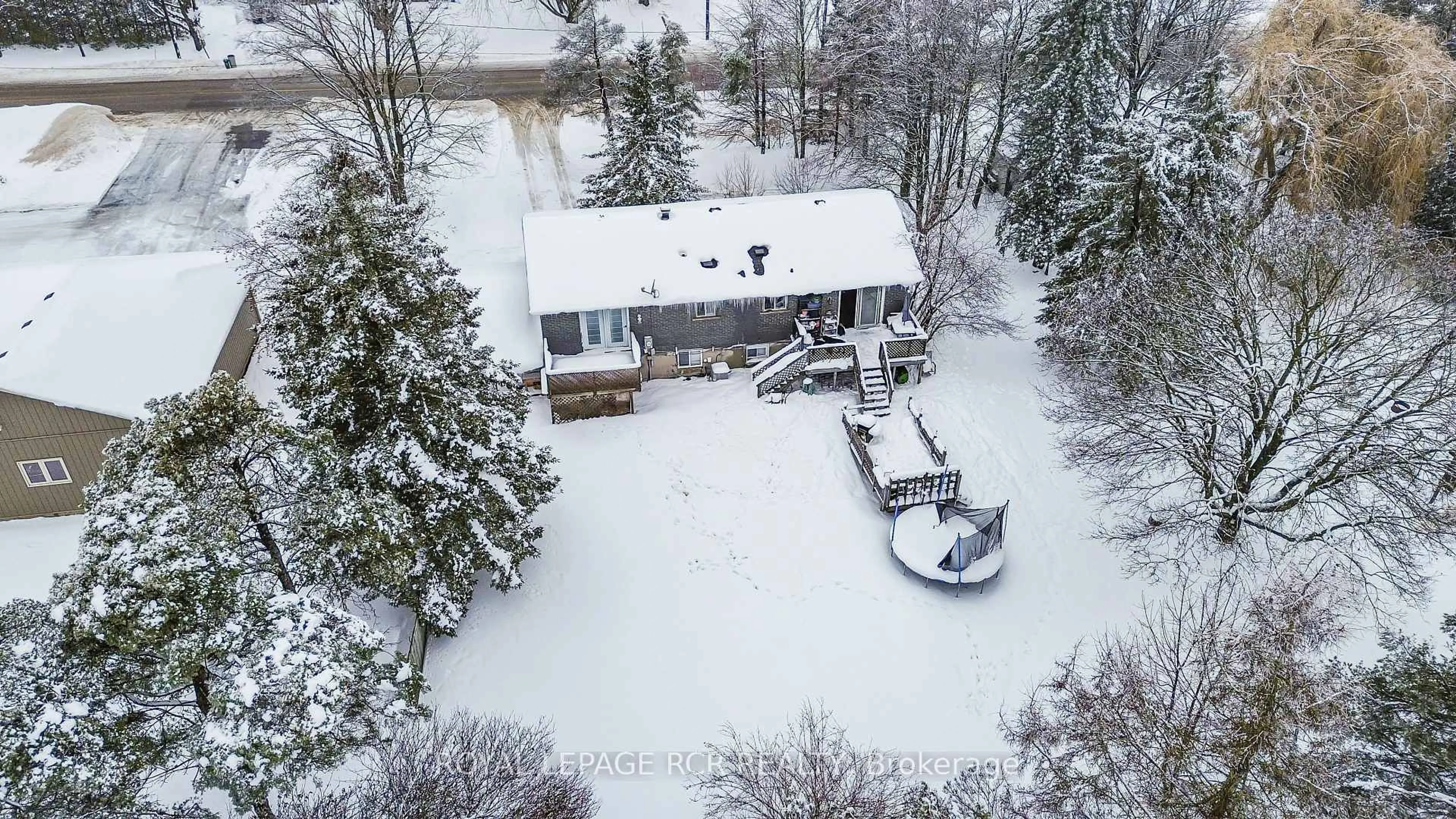A pic from outside/outdoor area/front of a property/back of a property/a pic from drone, water/lake/river/ocean view for 707 Victoria St, Shelburne Ontario L9V 3M5