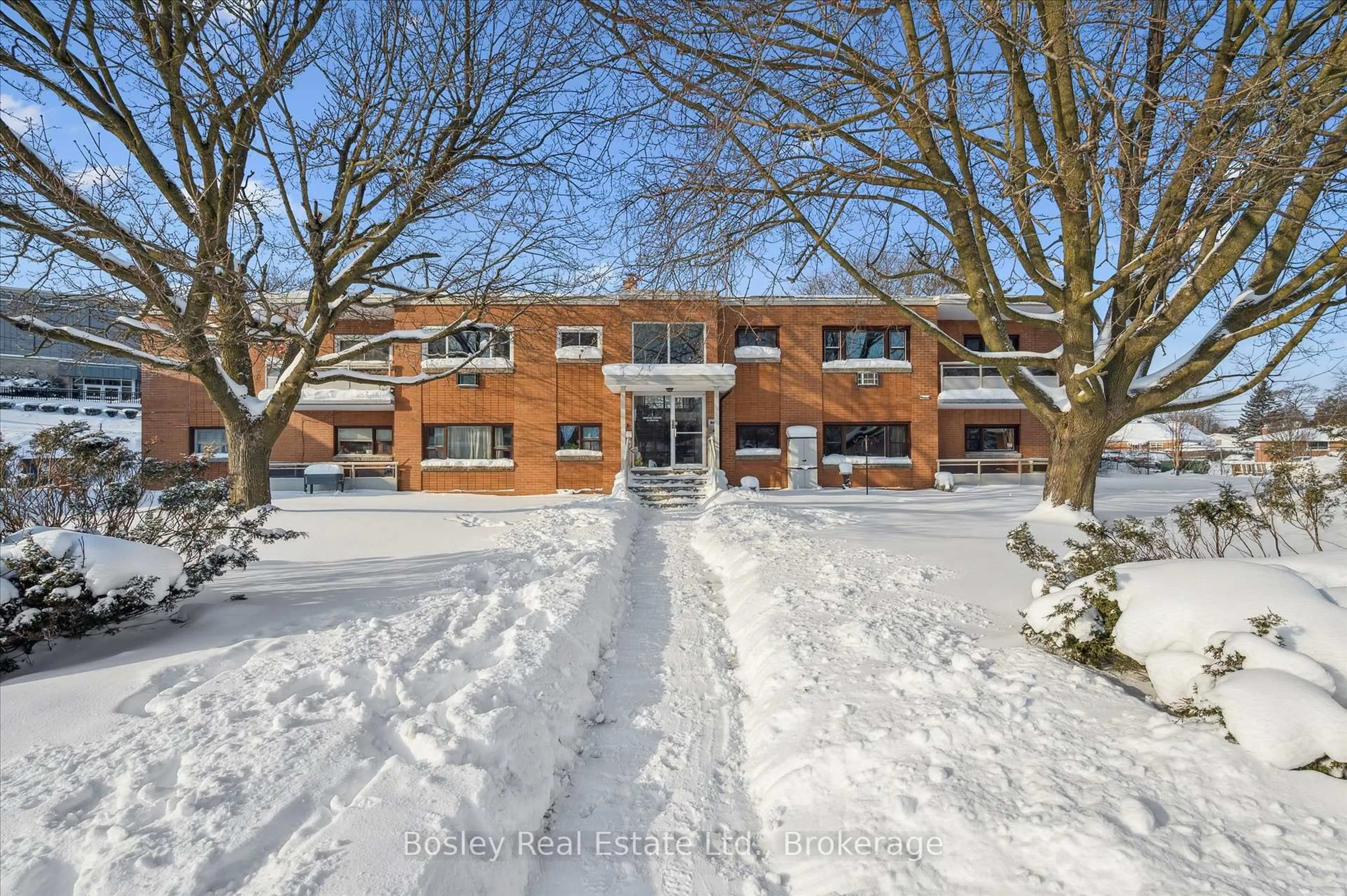 A pic from outside/outdoor area/front of a property/back of a property/a pic from drone, building for 1 Sunnylea Cres #2, Guelph Ontario N1E 1W1