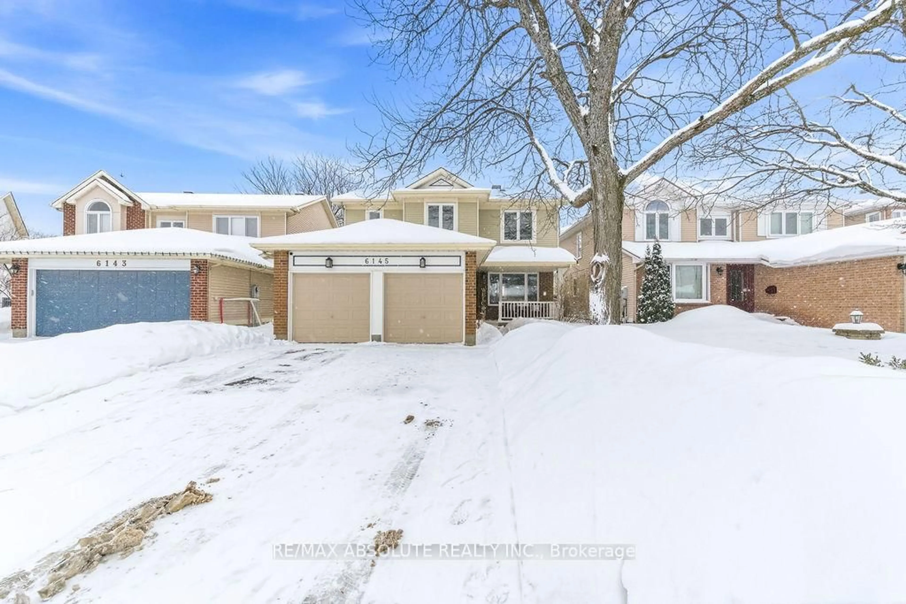 A pic from outside/outdoor area/front of a property/back of a property/a pic from drone, street for 6145 Lariviere Cres, Orleans Ontario K1W 1C6