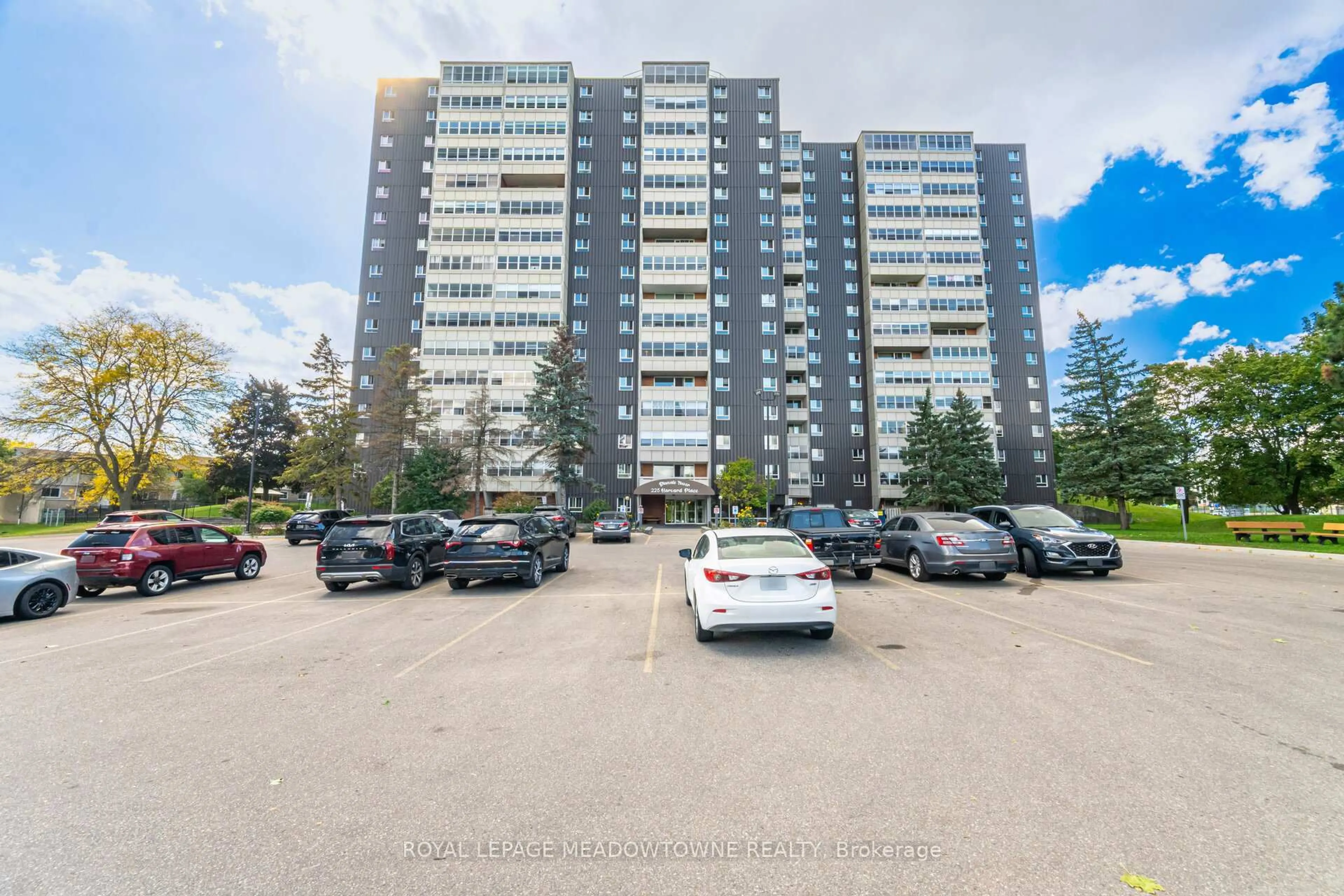 A pic from outside/outdoor area/front of a property/back of a property/a pic from drone, unknown for 225 Harvard Pl #804, Waterloo Ontario N2J 4H4