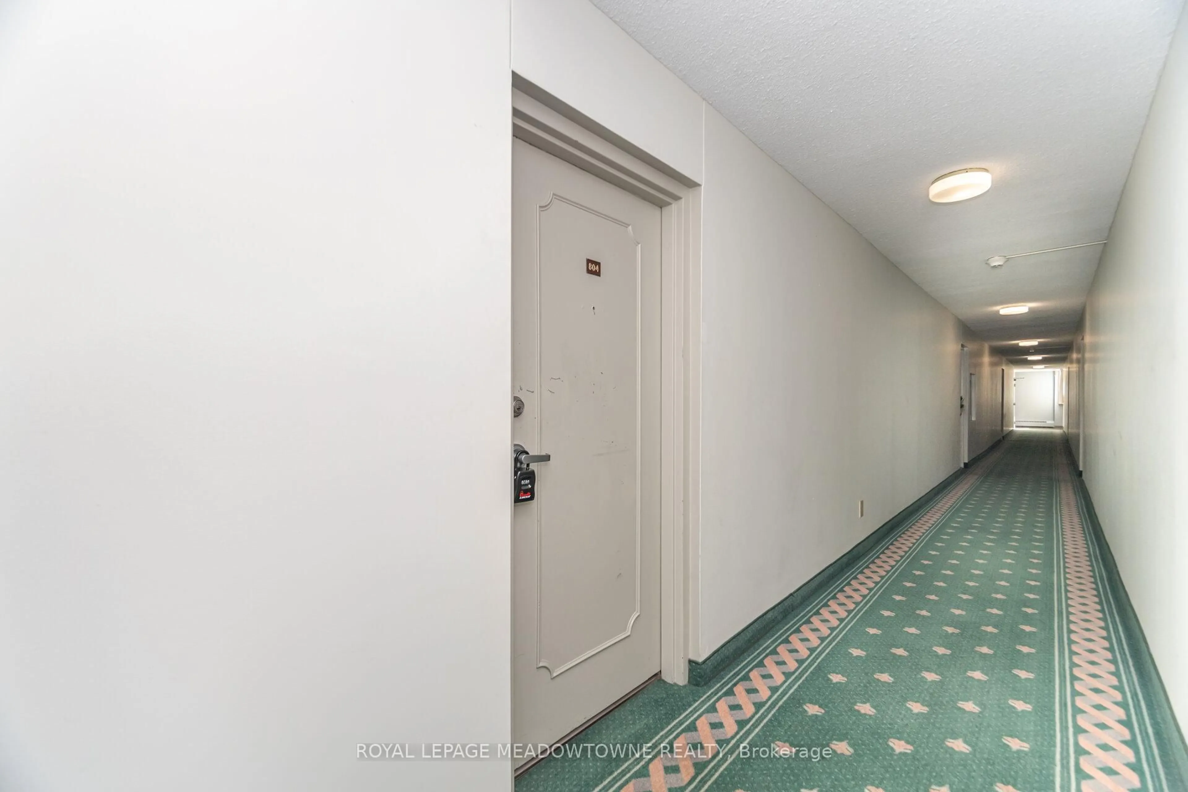 Indoor foyer for 225 Harvard Pl #804, Waterloo Ontario N2J 4H4