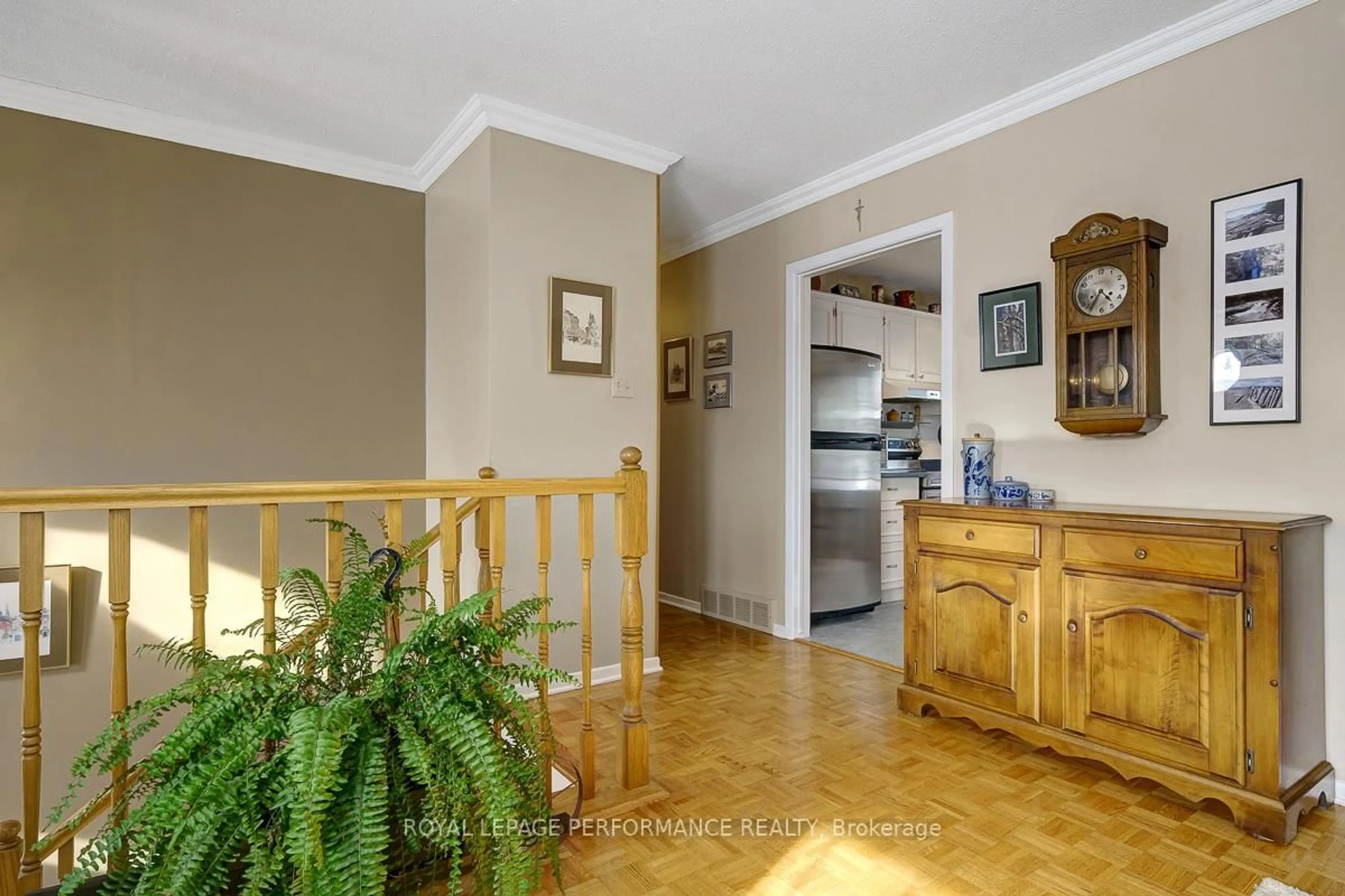 Indoor foyer for 13 Mcmurdo Crt, Ottawa Ontario K2E 5V8
