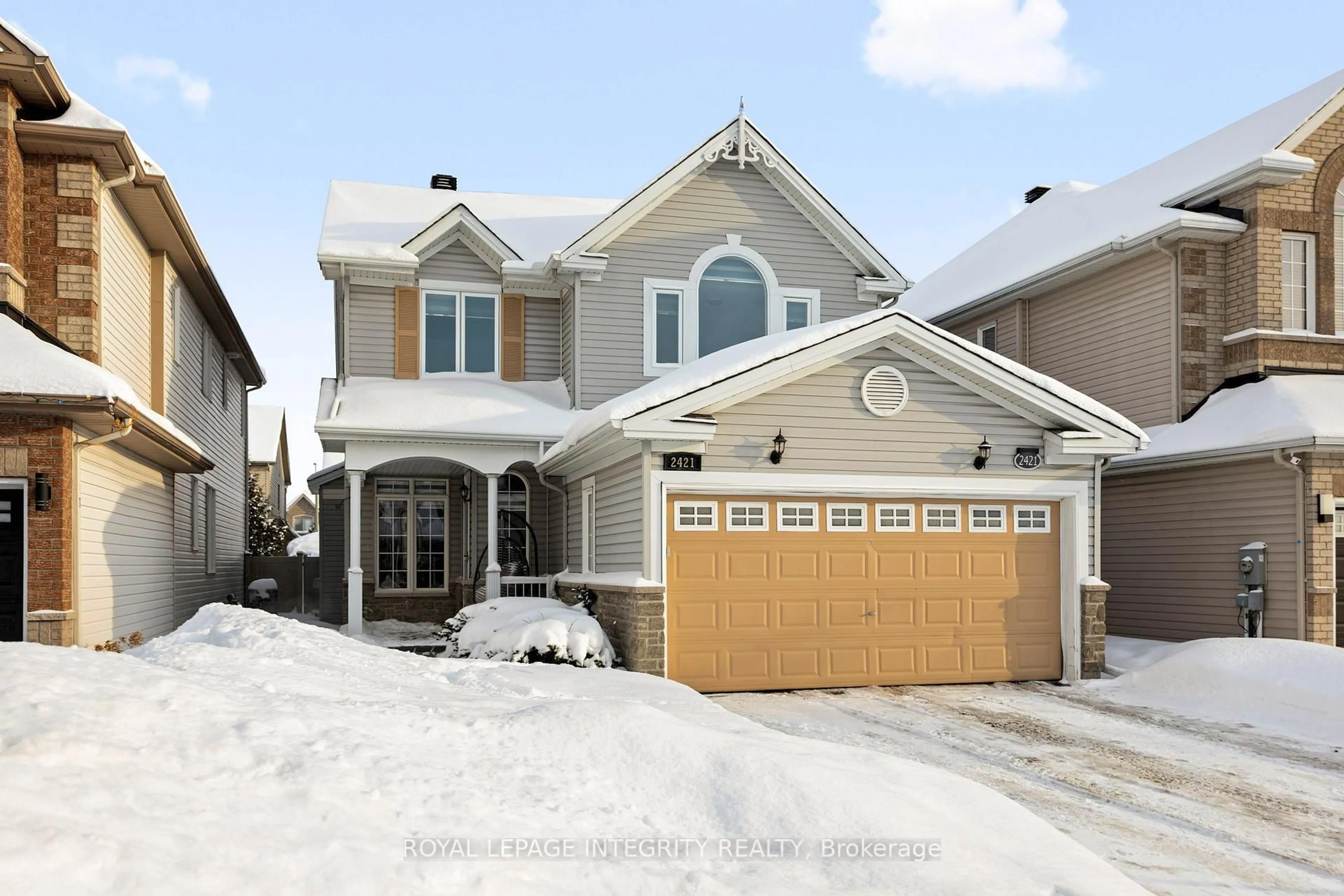 Home with vinyl exterior material, street for 2421 Glandriel Cres, Orleans Ontario K4A 4T2