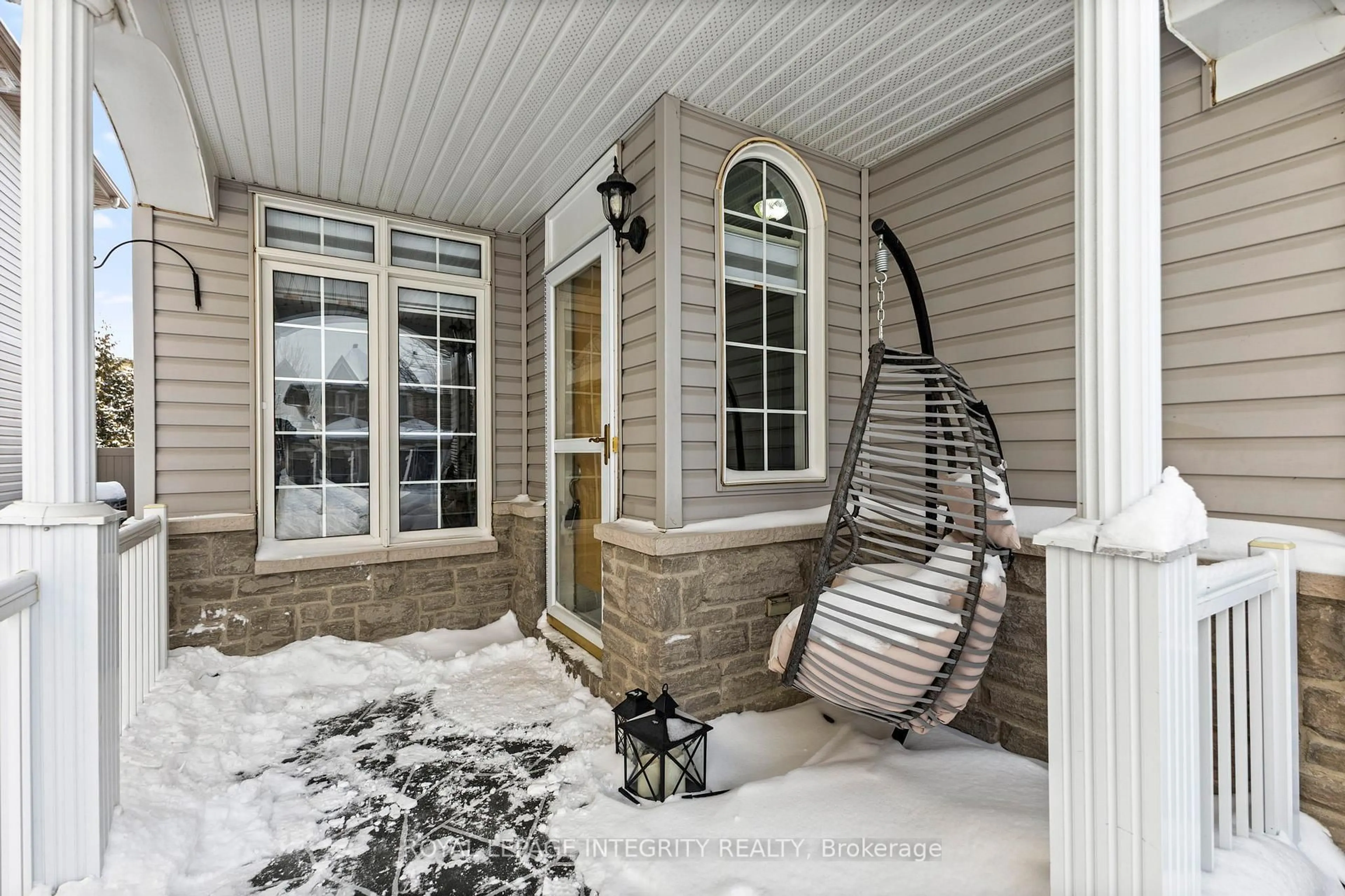 Indoor entryway for 2421 Glandriel Cres, Orleans Ontario K4A 4T2