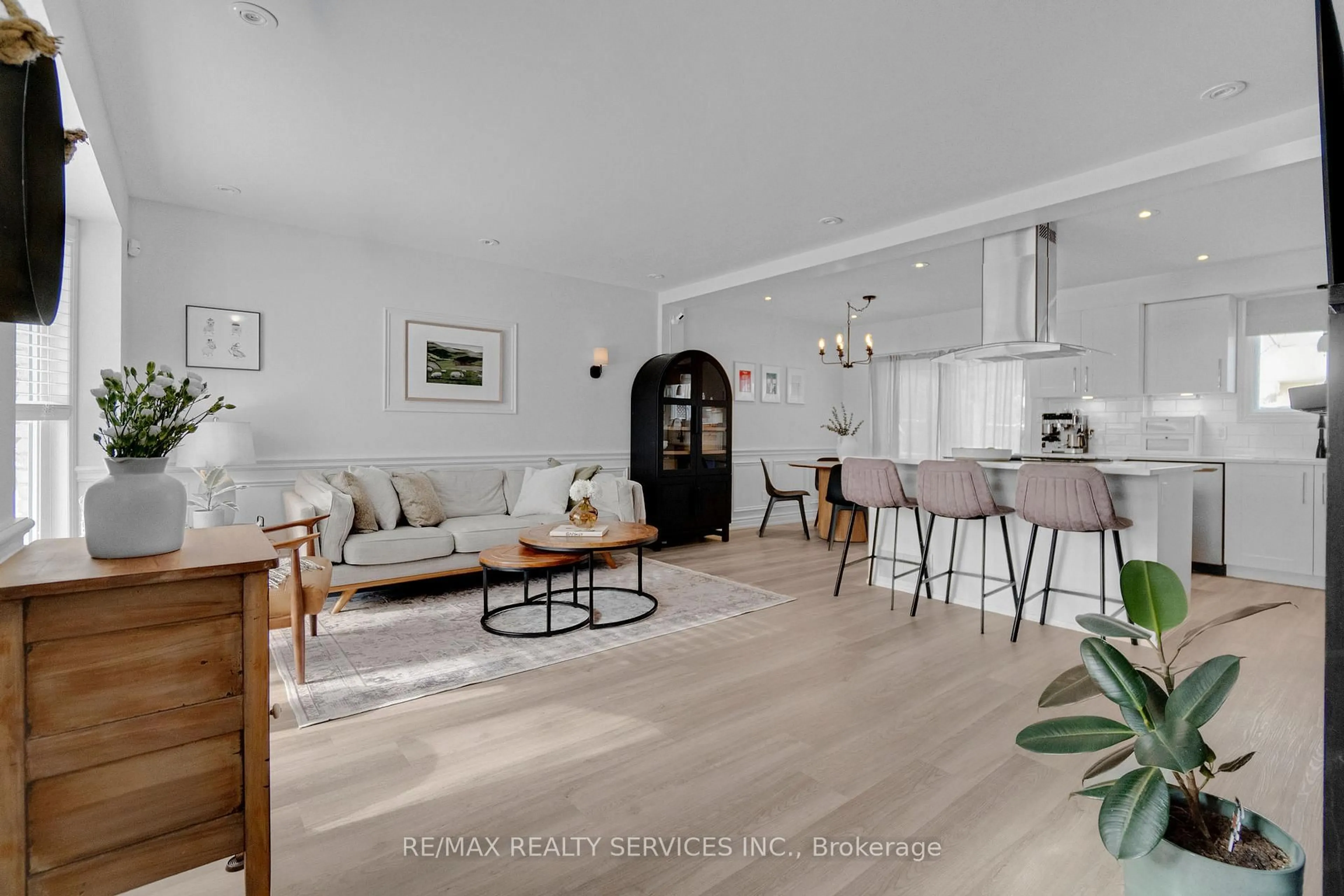 Living room with furniture, unknown for 119 Dorothy St, St. Catharines Ontario L2N 6Z6