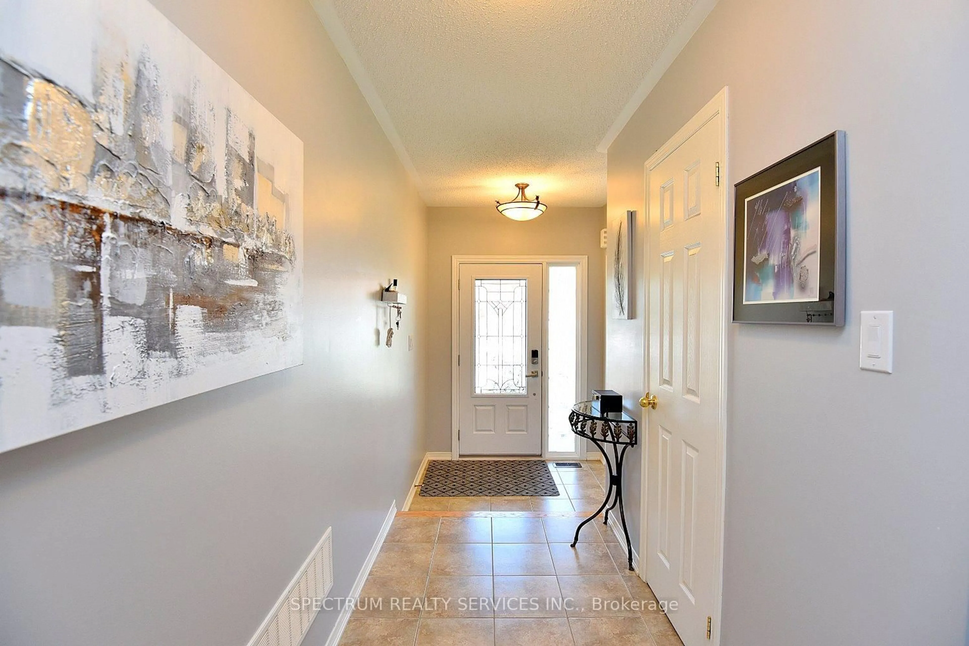 Indoor entryway for 56 Mcknight Ave, Hamilton Ontario L8B 0R5