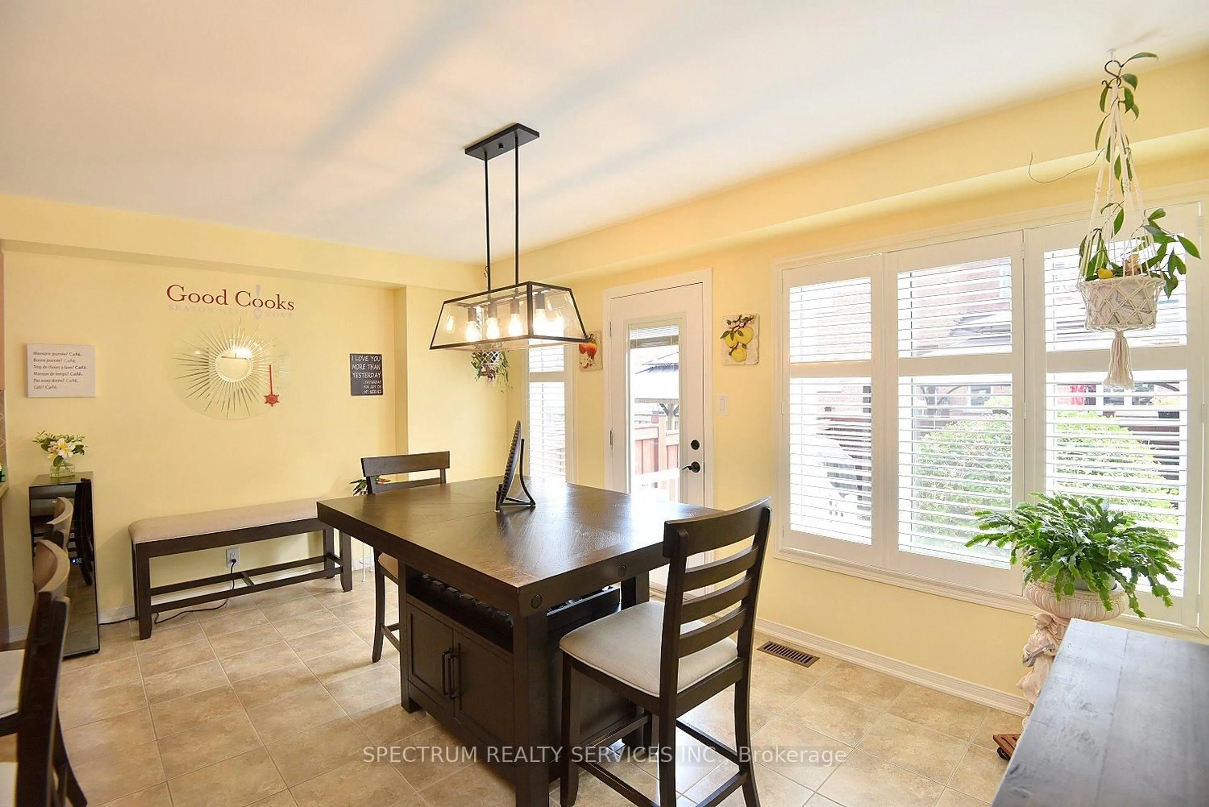 Dining room, ceramic/tile floor for 56 Mcknight Ave, Hamilton Ontario L8B 0R5
