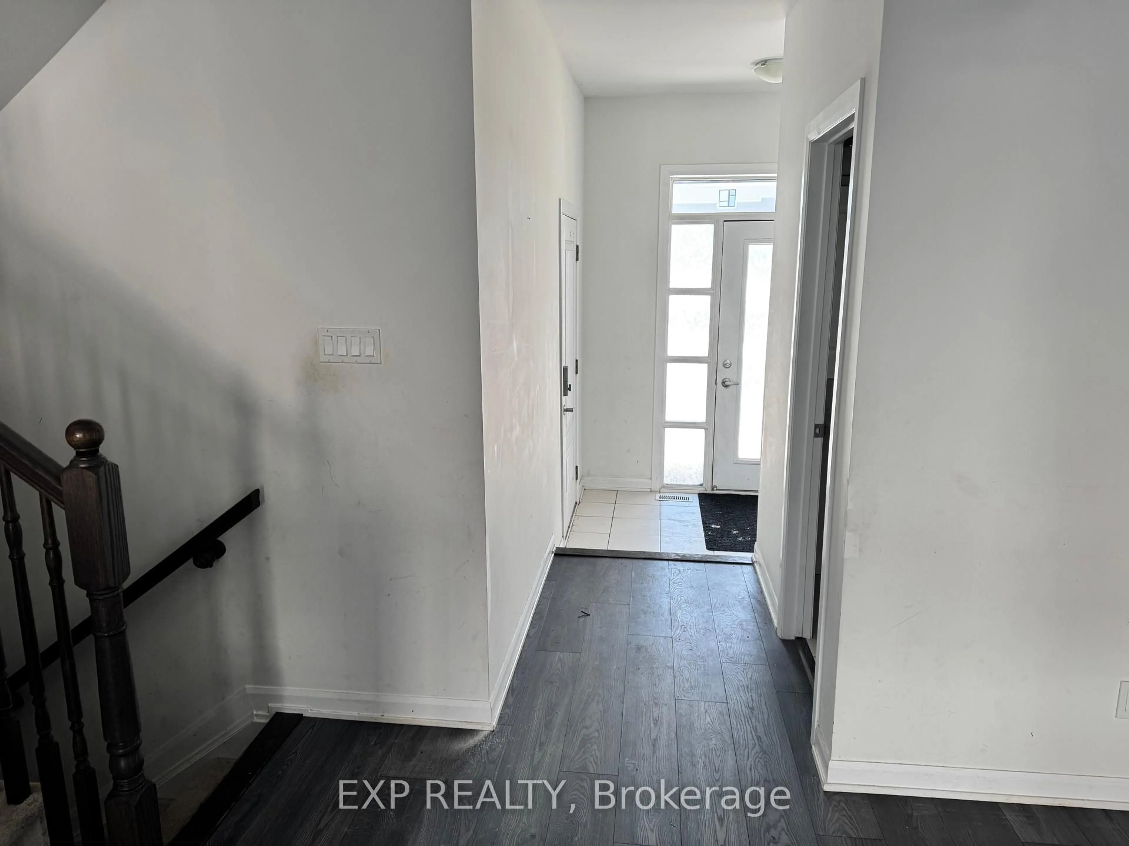 Indoor entryway for 2063 Caltra Cres, Ottawa Ontario K2J 6V4