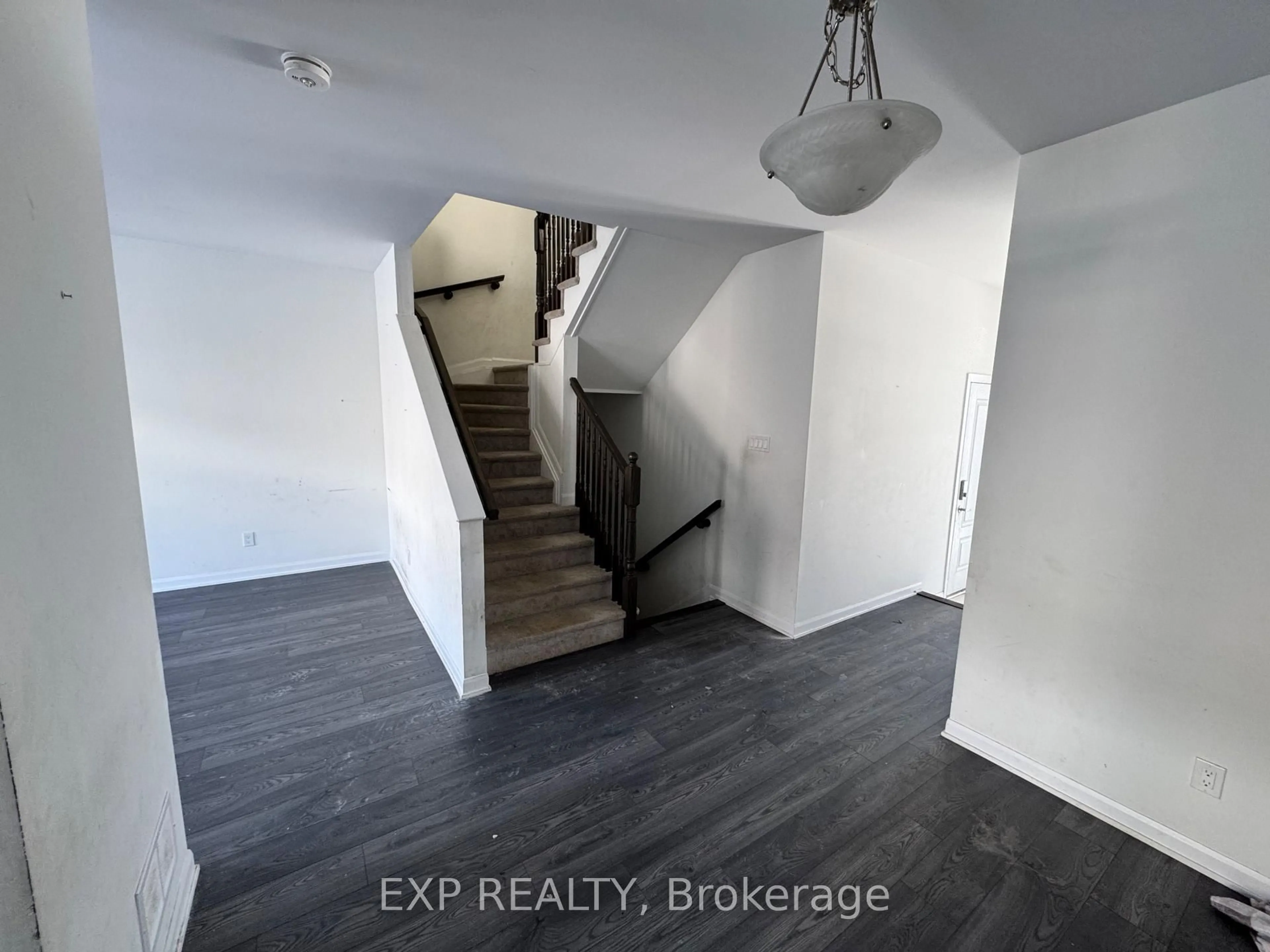 Unknown for 2063 Caltra Cres, Ottawa Ontario K2J 6V4