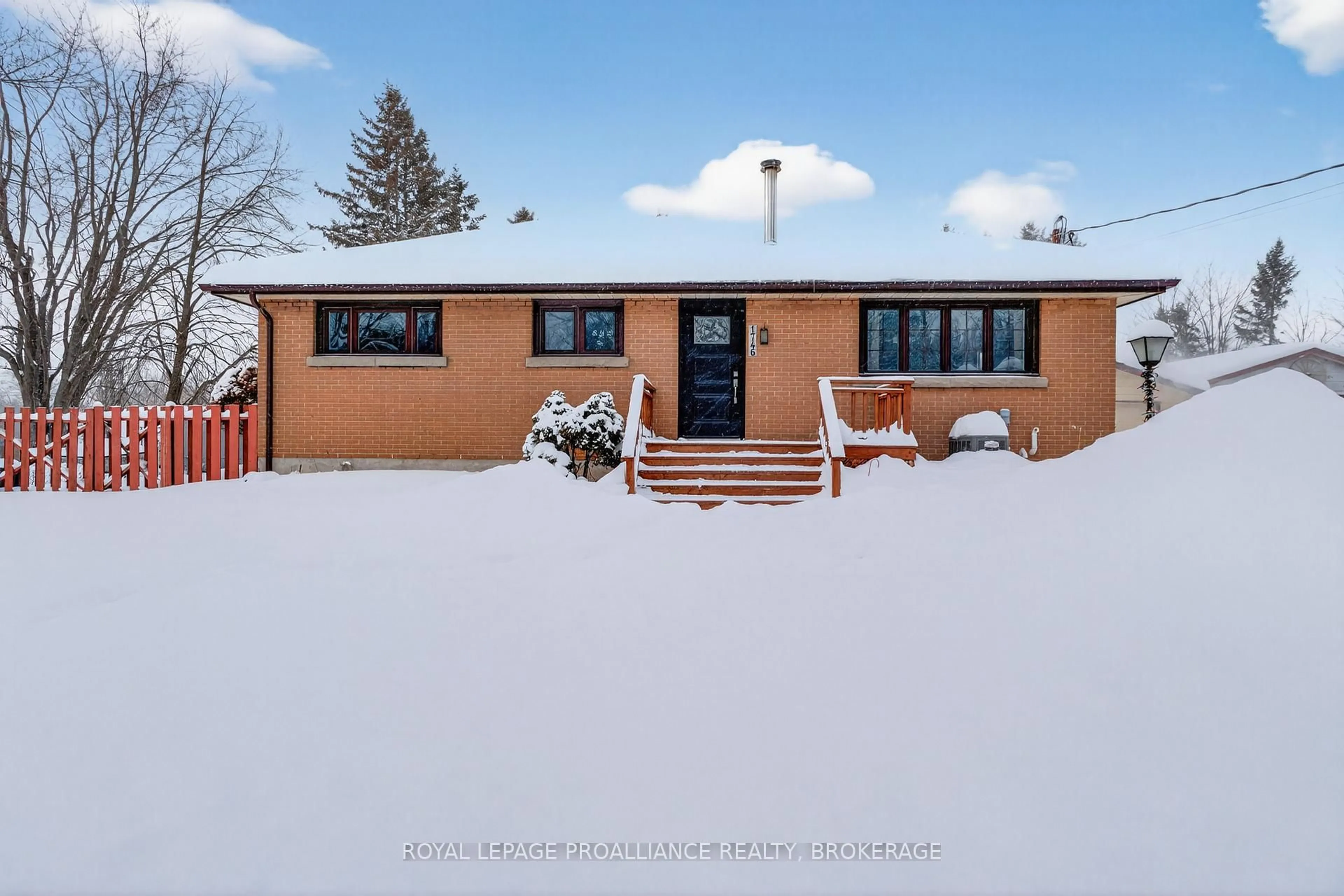 A pic from outside/outdoor area/front of a property/back of a property/a pic from drone, unknown for 1746 Marian Cres, Kingston Ontario K7L 4V3