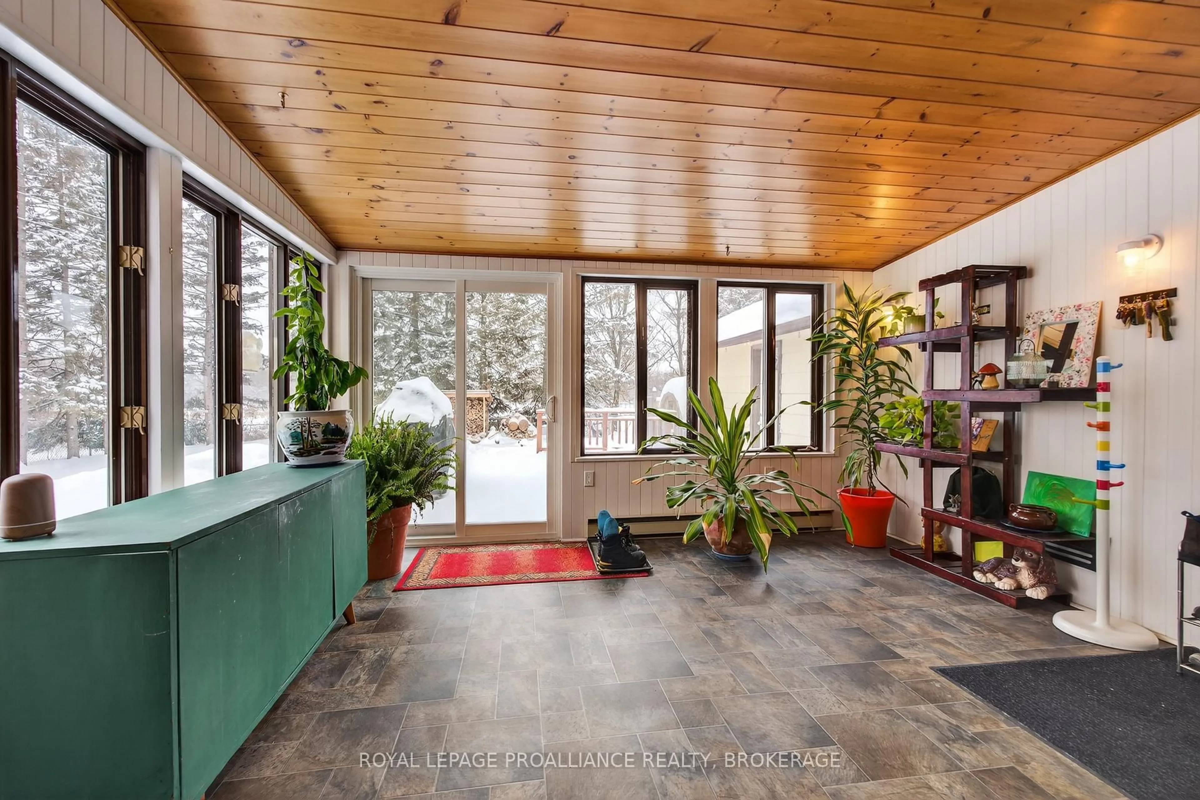 Indoor entryway for 1746 Marian Cres, Kingston Ontario K7L 4V3