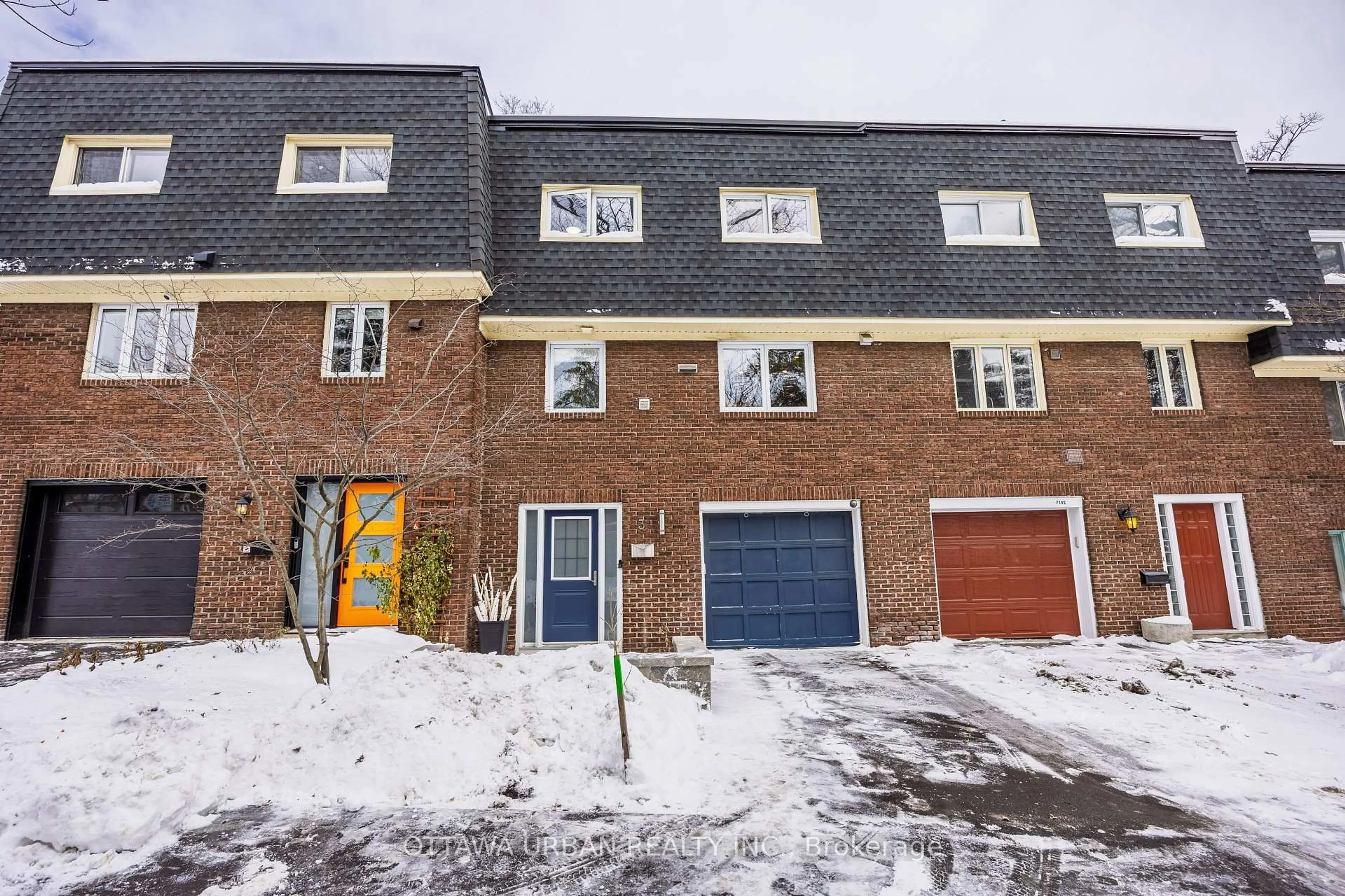 A pic from outside/outdoor area/front of a property/back of a property/a pic from drone, street for 3 Pentry Lane, Ottawa Ontario K1S 0X1