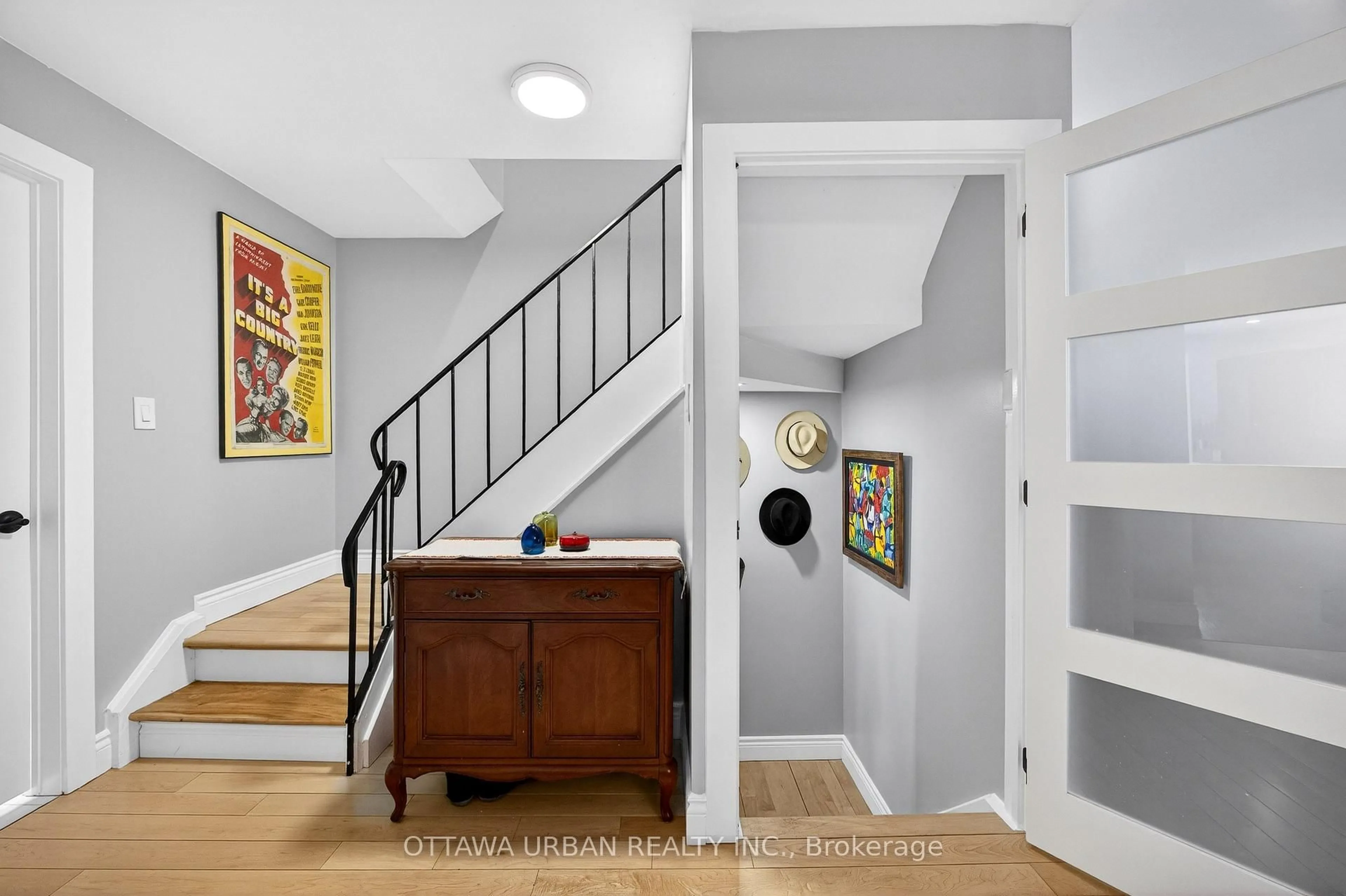 Indoor entryway for 3 Pentry Lane, Ottawa Ontario K1S 0X1