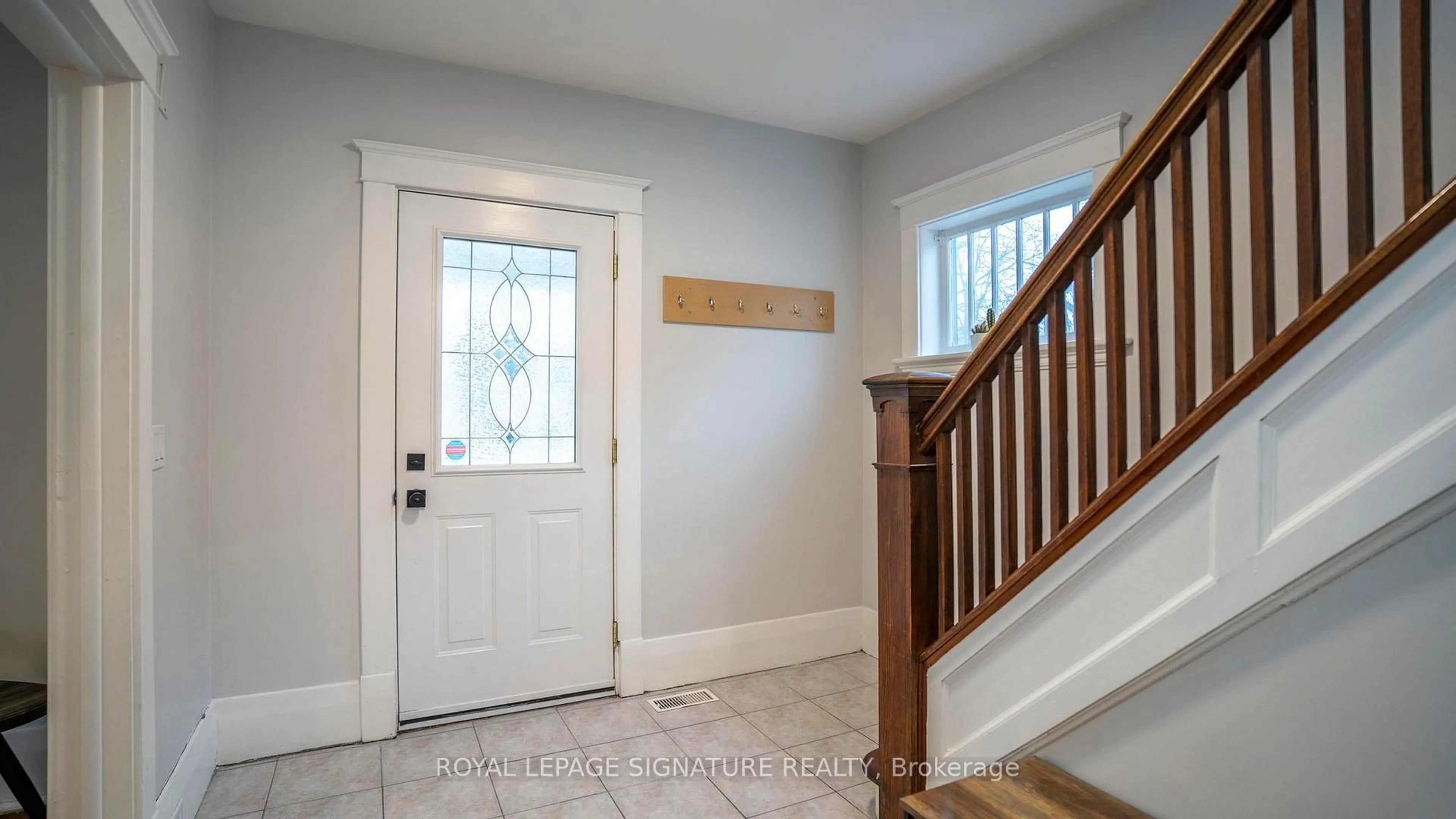 Indoor entryway for 2 McDonald Ave, London North Ontario N6G 1B1