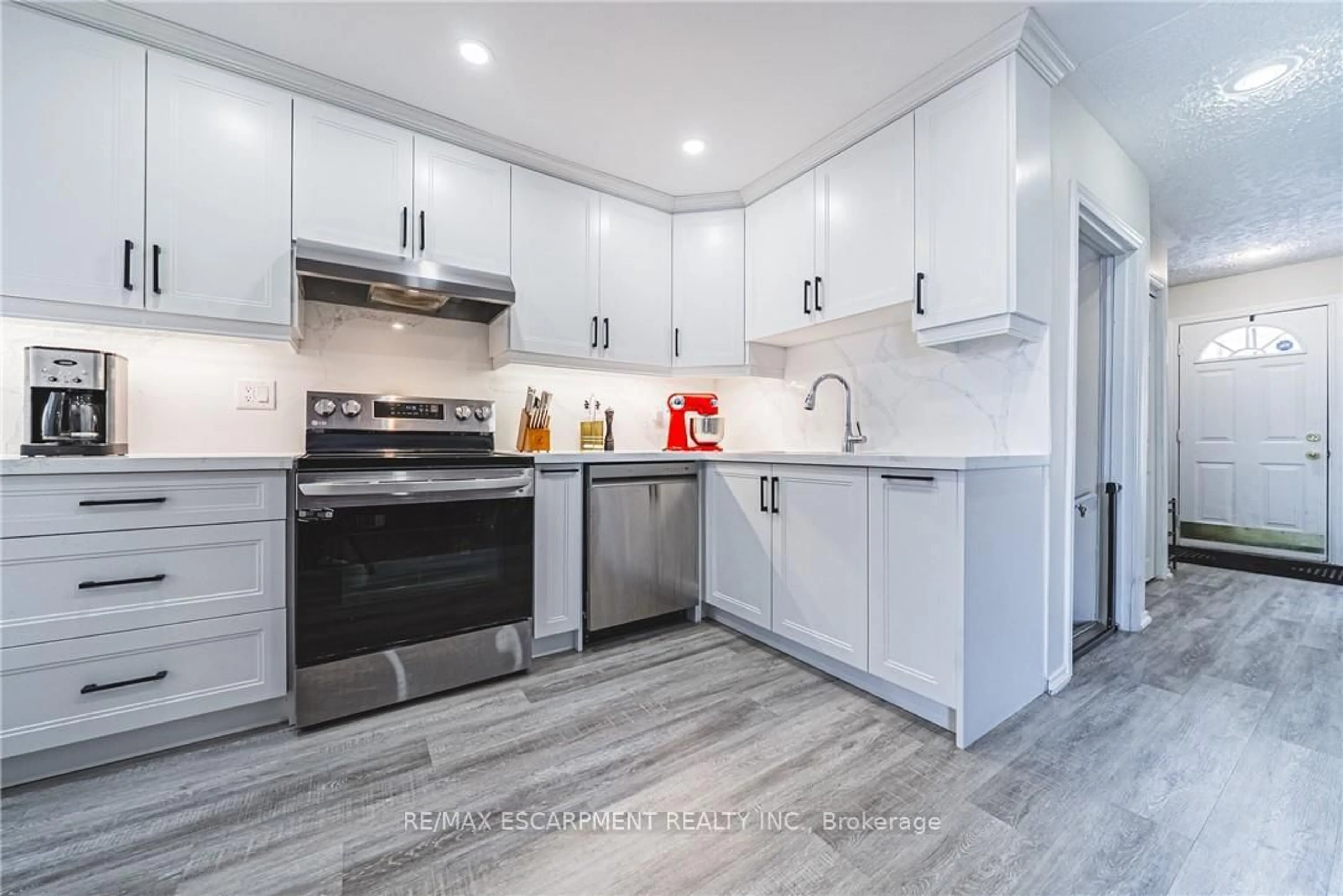 Open concept kitchen, unknown for 143 FAIRFIELD Ave, Hamilton Ontario L8H 5H3