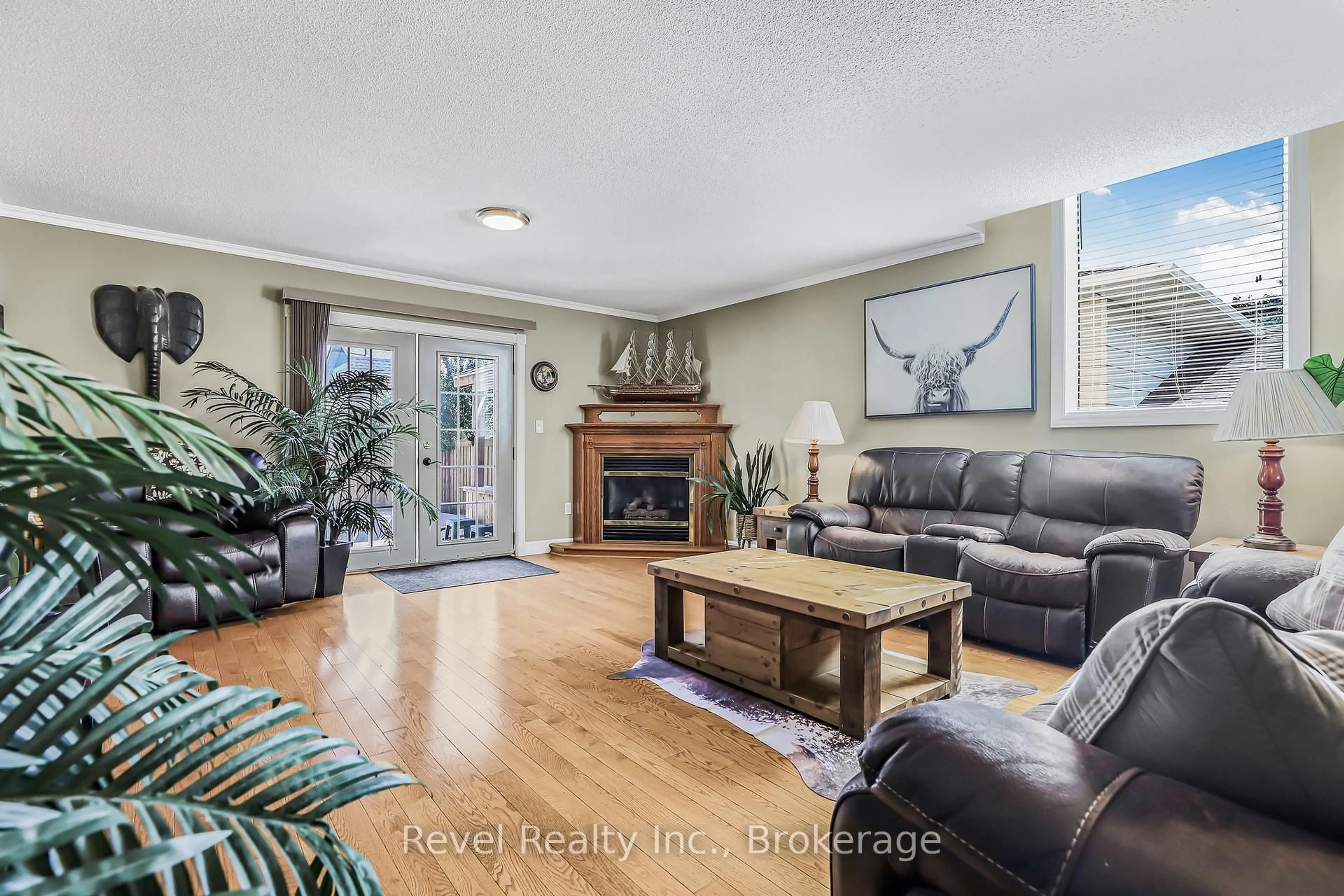 Living room with furniture, unknown for 786 8th St, Owen Sound Ontario N4K 1L9