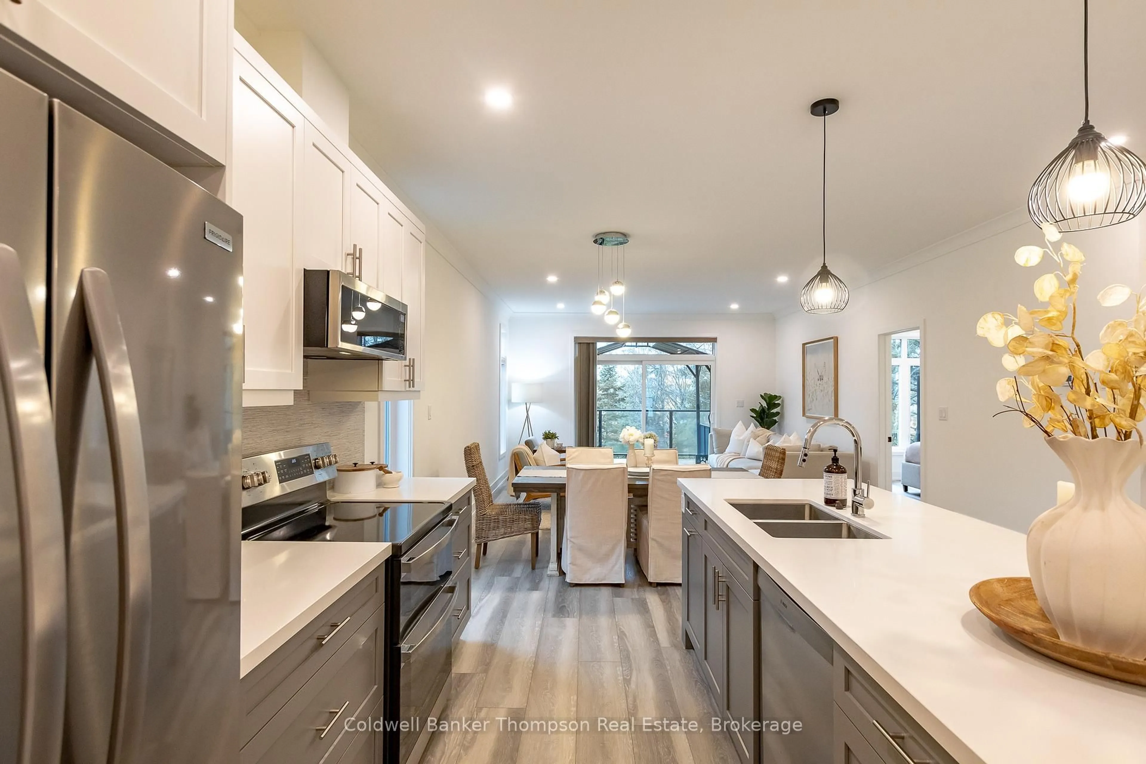 Open concept kitchen, ceramic/tile floor for 37 Jack St, Huntsville Ontario P1H 0G4