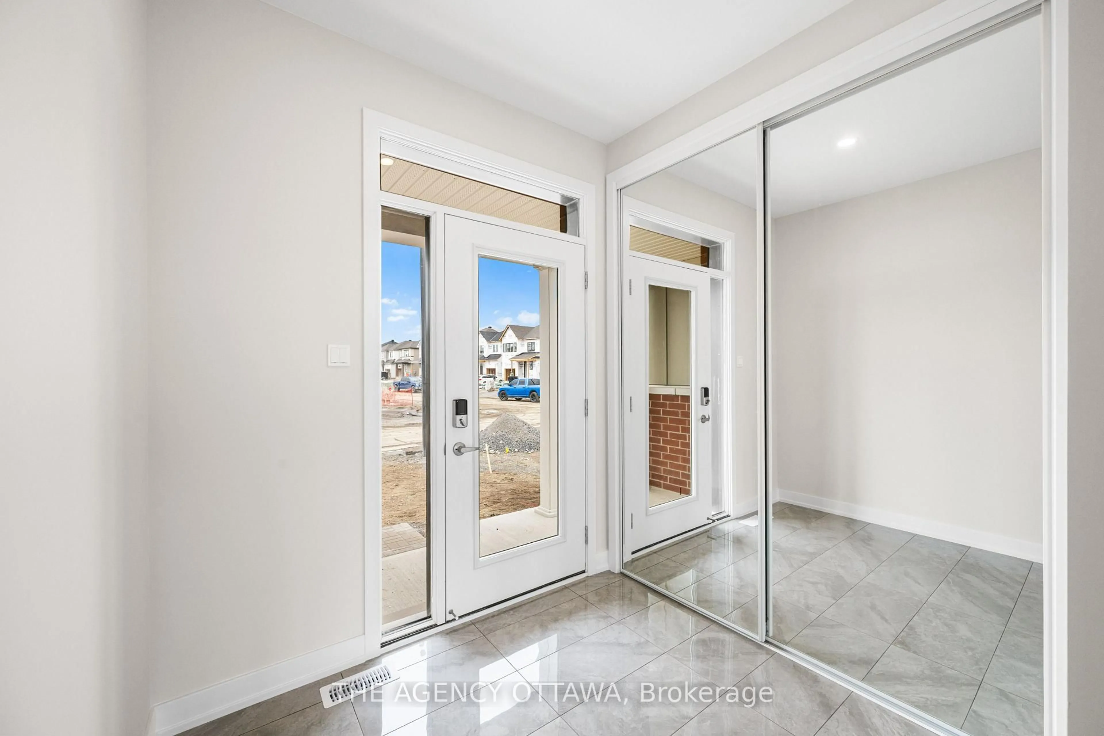 Indoor entryway for 2066 Postilion St, Richmond Ontario K0A 2Z0