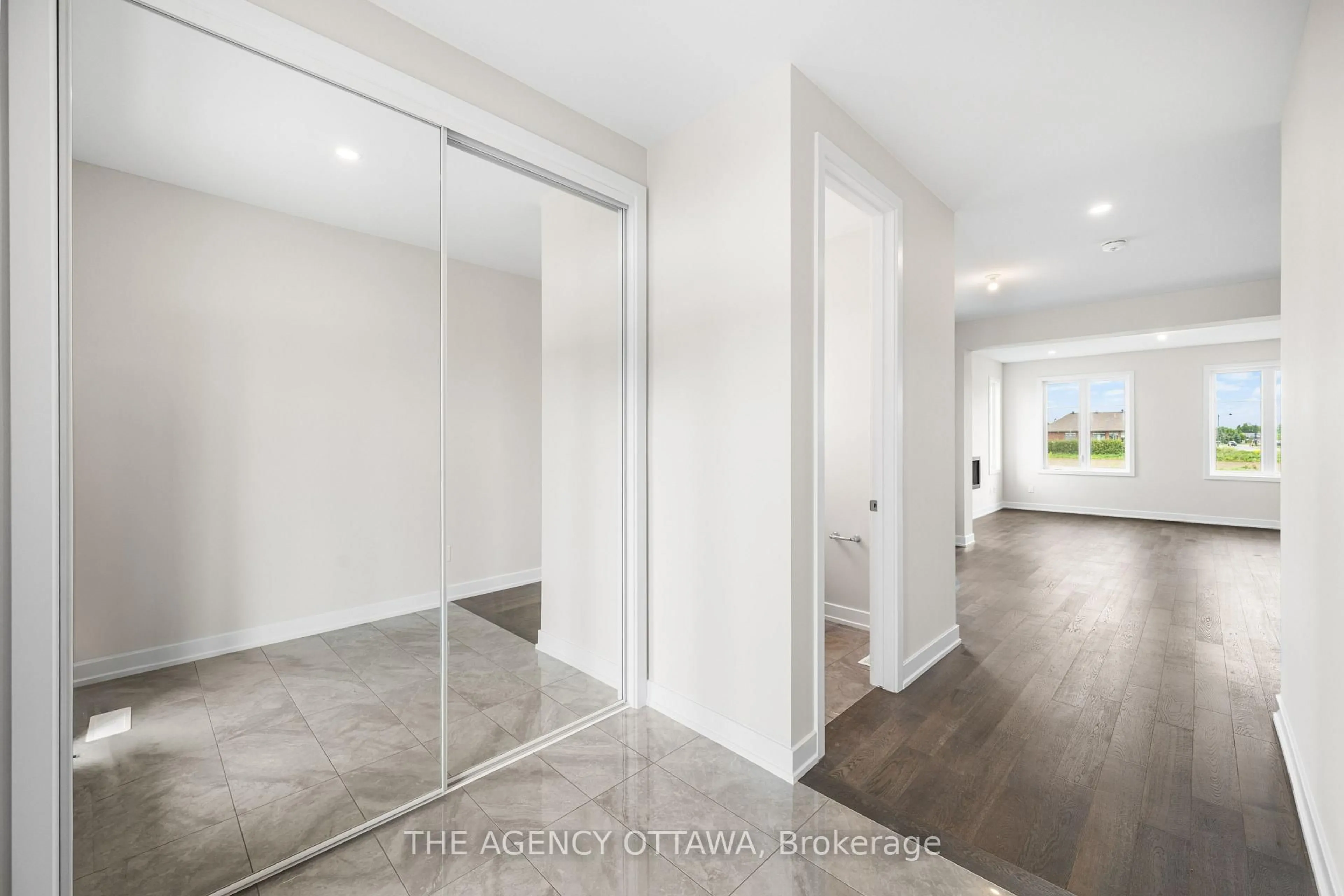Indoor entryway for 2066 Postilion St, Richmond Ontario K0A 2Z0