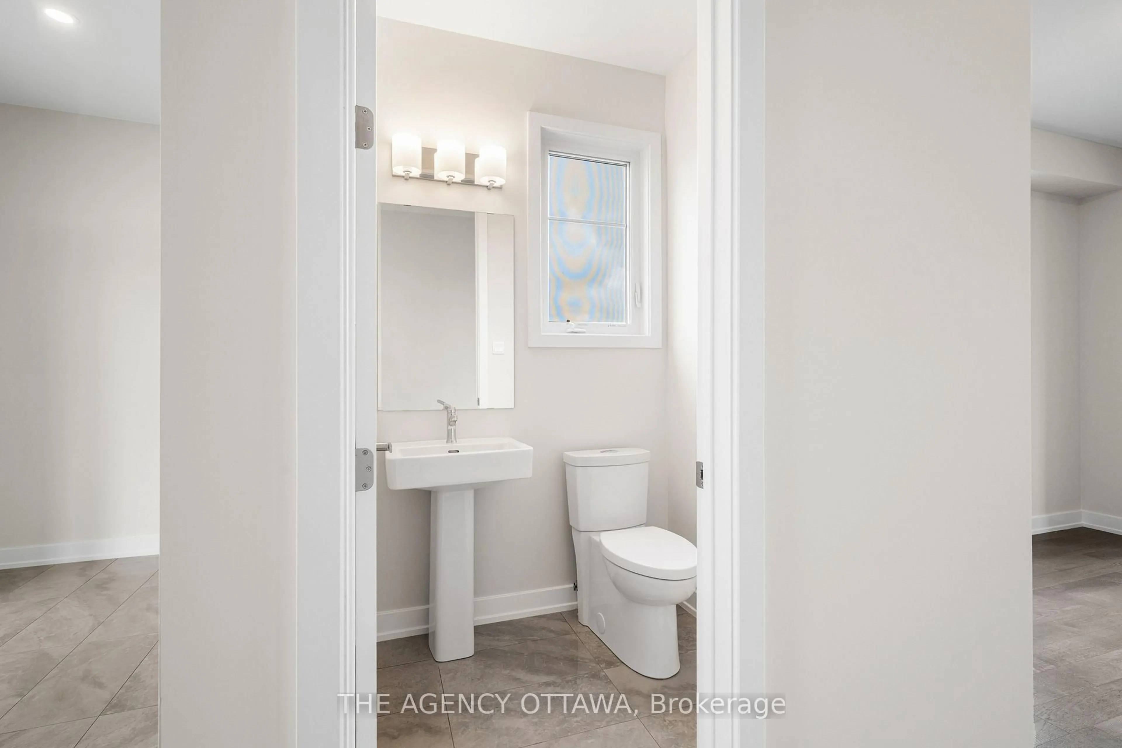 Standard bathroom, ceramic/tile floor for 2066 Postilion St, Richmond Ontario K0A 2Z0