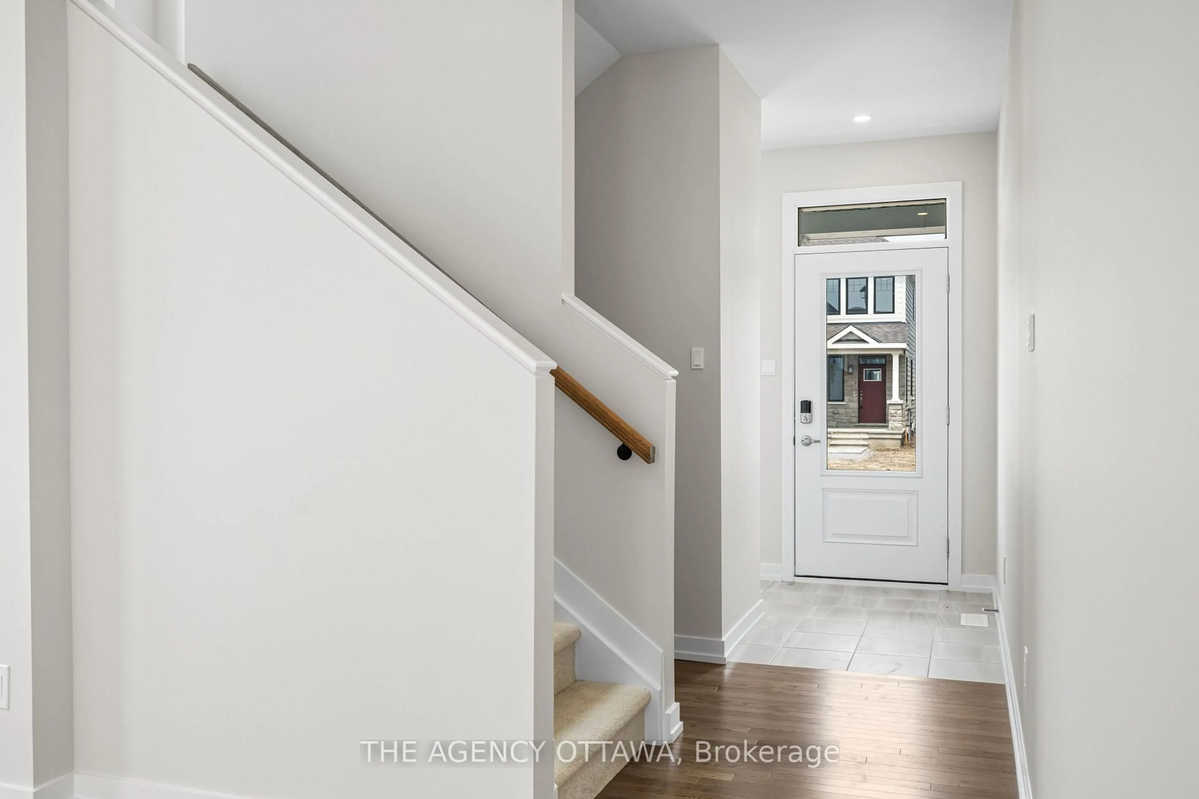 Indoor entryway for 948 Seagrave Lane, Richmond Ontario K0A 2Z0