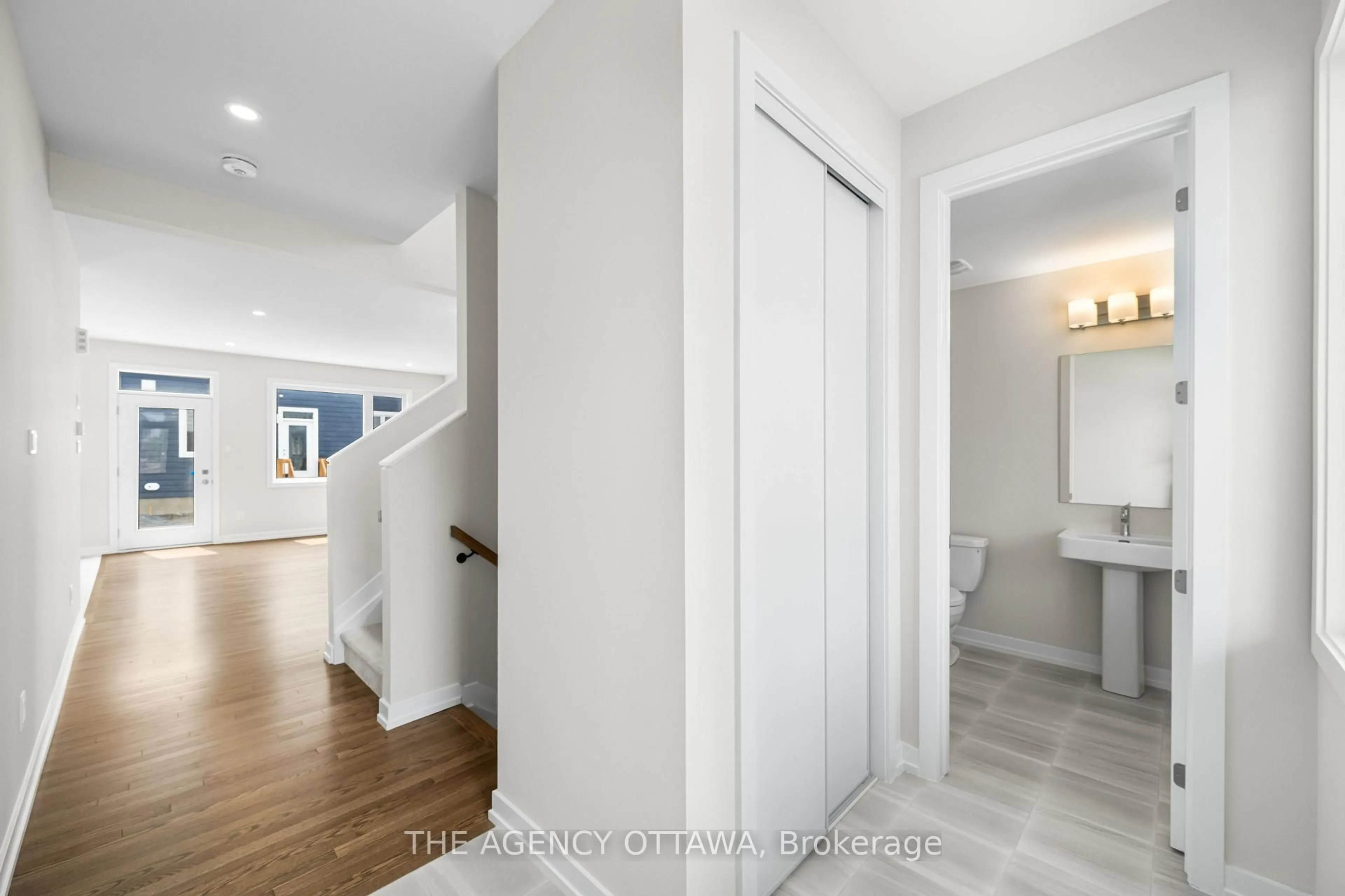 Indoor entryway for 948 Seagrave Lane, Richmond Ontario K0A 2Z0