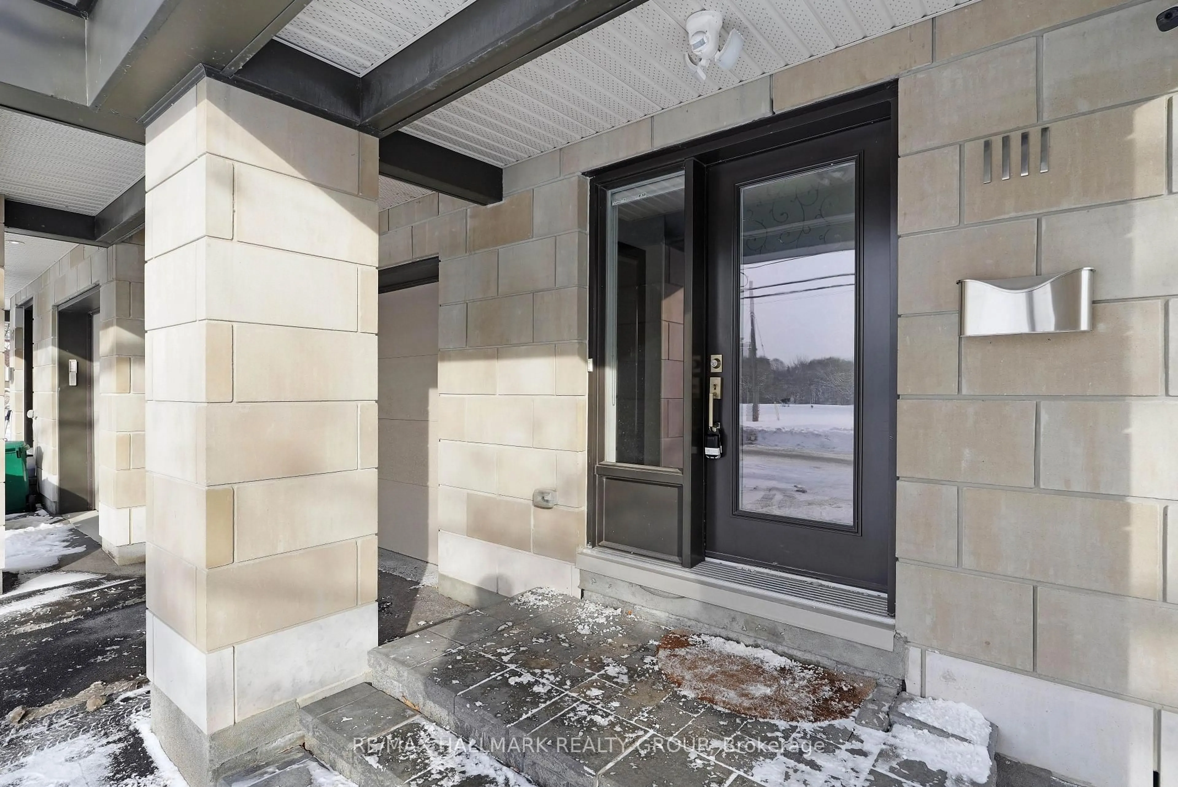 Indoor entryway for 1111 North River Rd, Ottawa Ontario K1K 3W2