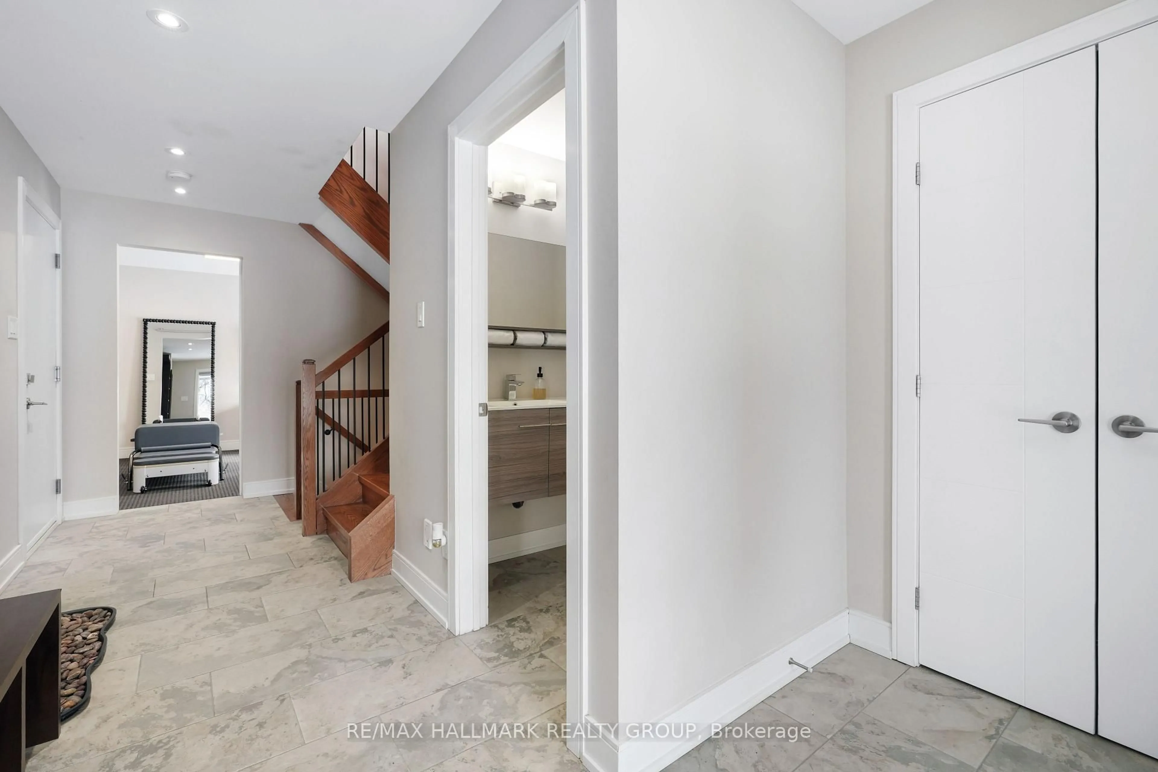 Indoor entryway for 1111 North River Rd, Ottawa Ontario K1K 3W2